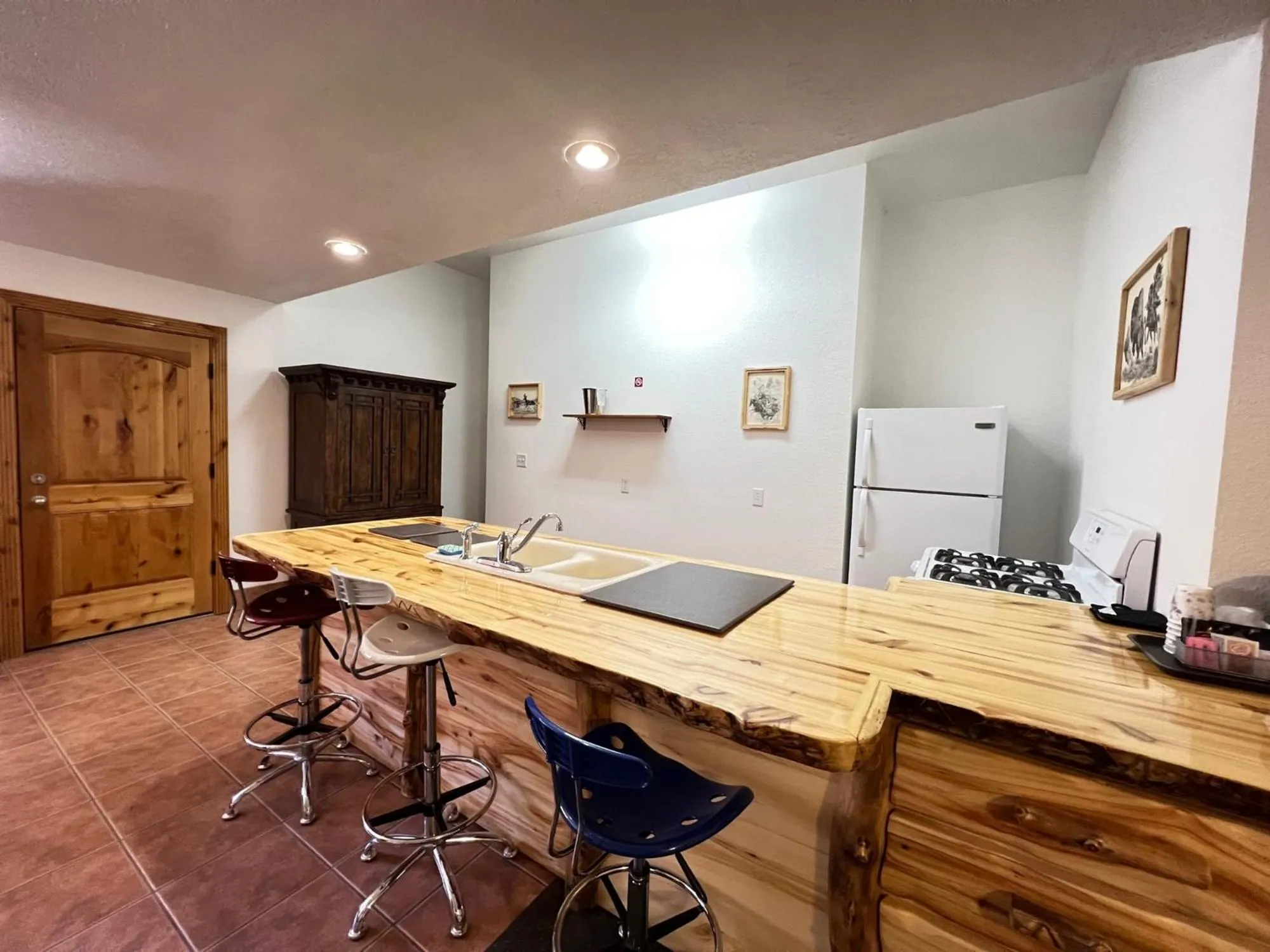 Kitchen or kitchenette in THE SNUGGLE INN