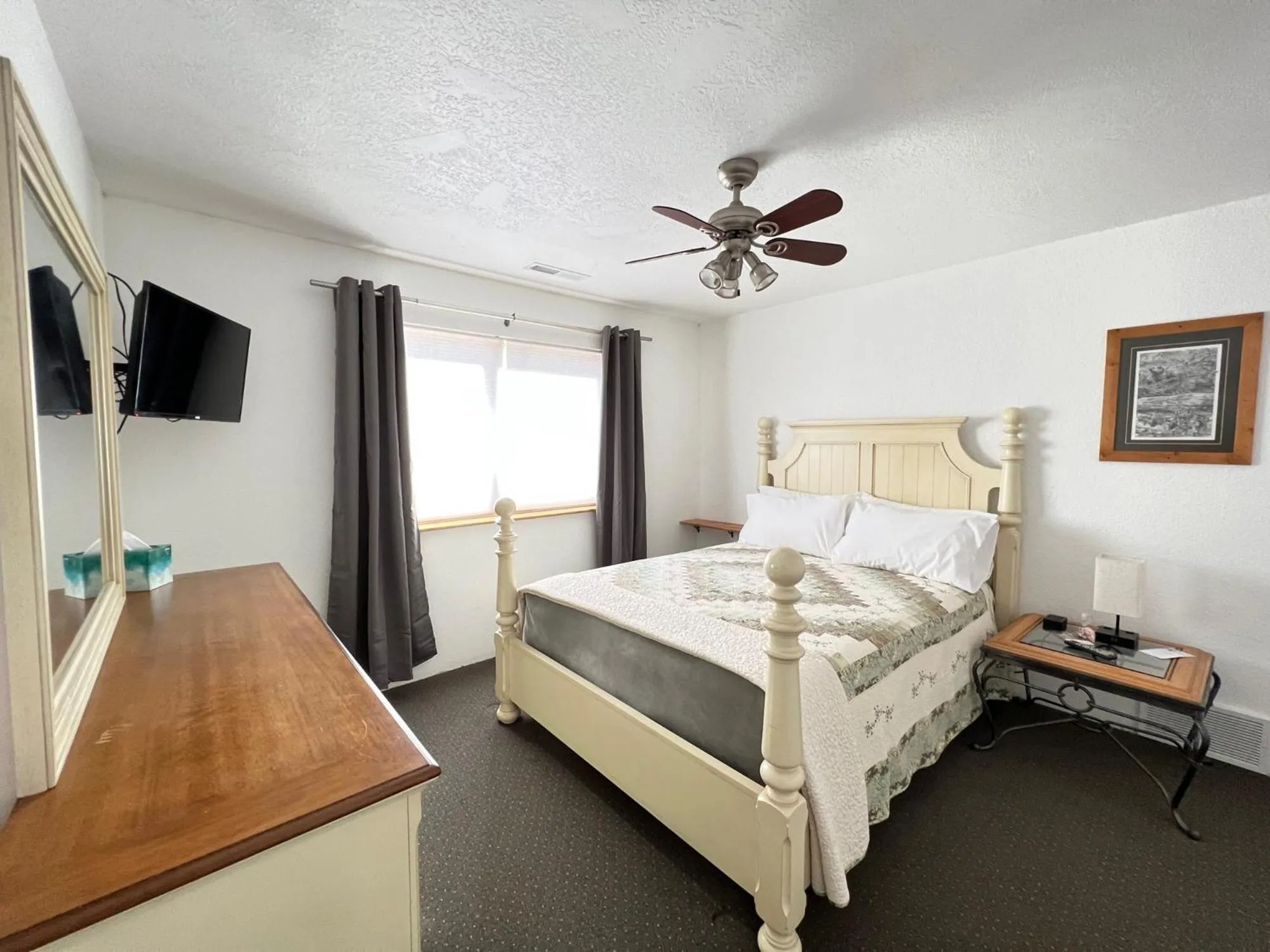 Bedroom, Bed in THE SNUGGLE INN