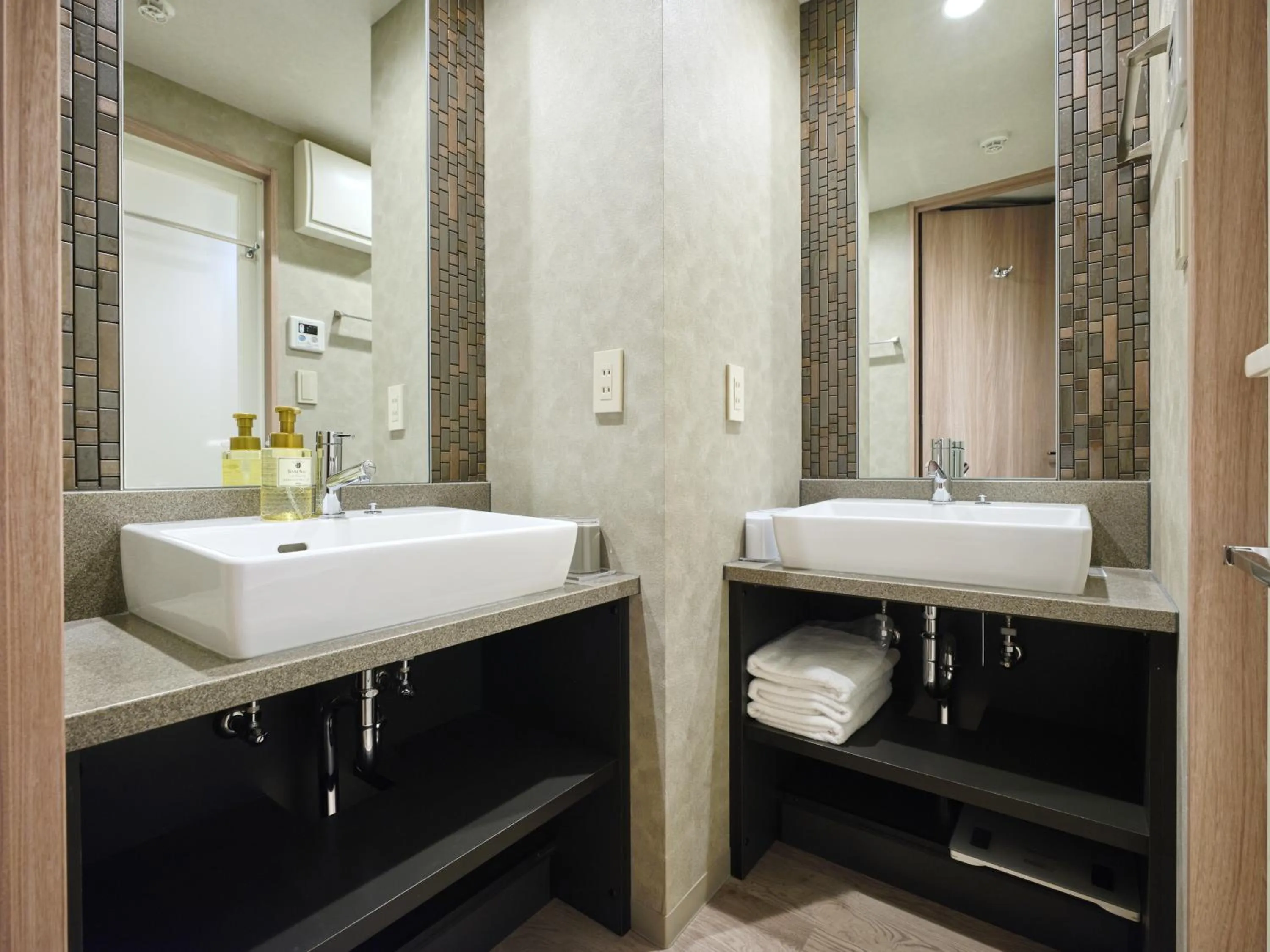 MONday Apart Premium UENO