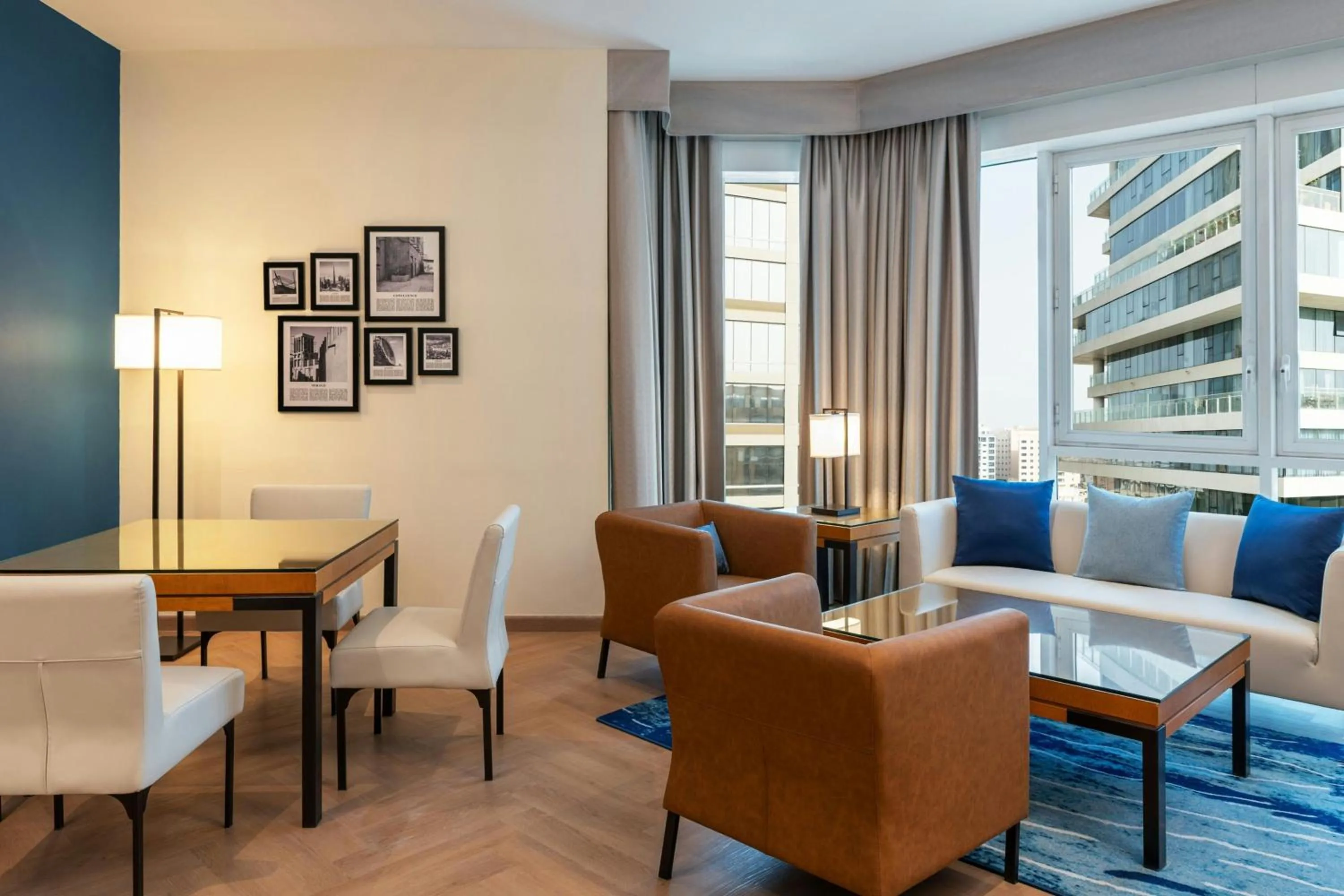 Living room in Four Points by Sheraton Bur Dubai