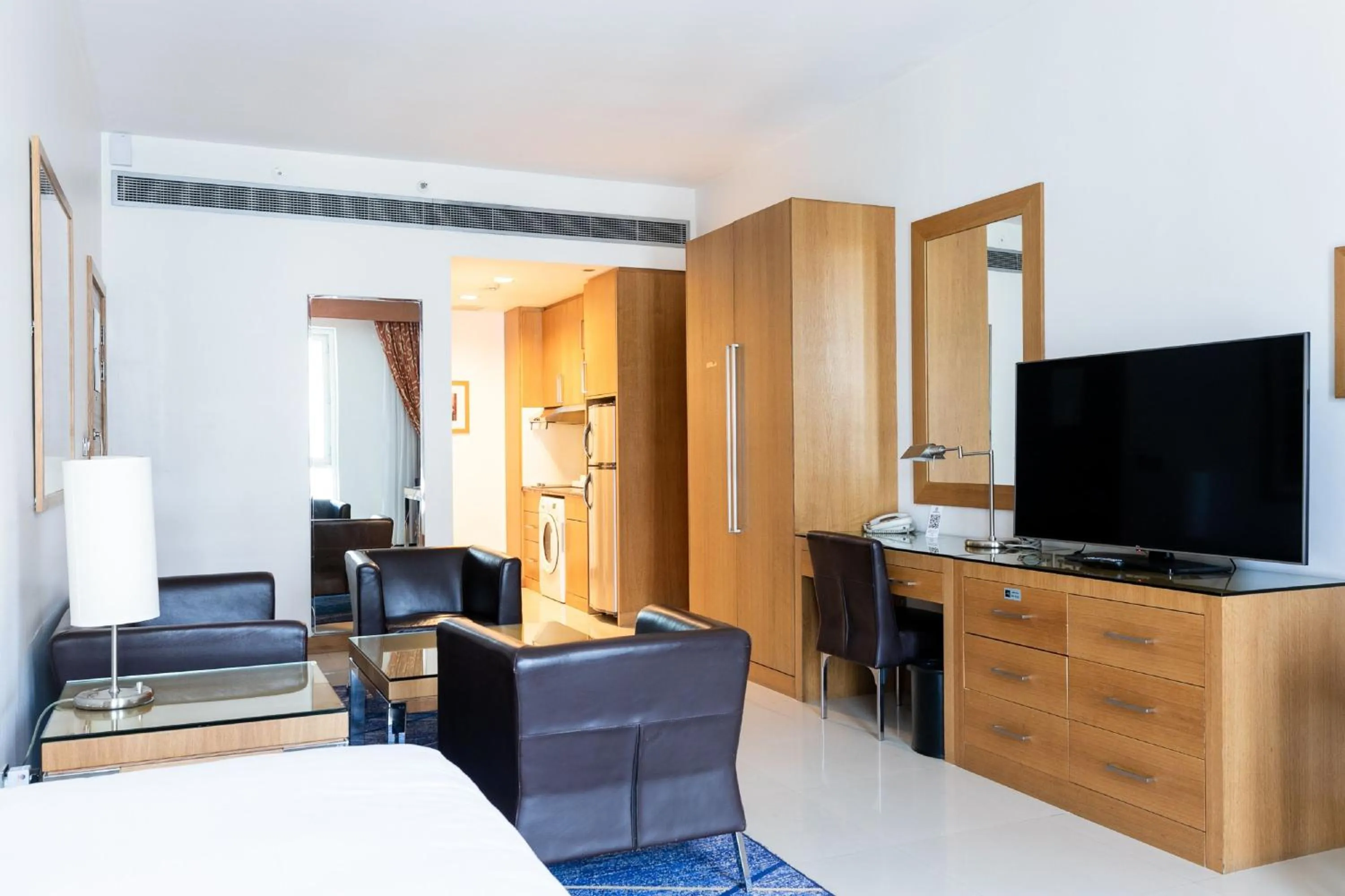 Photo of the whole room in Four Points by Sheraton Bur Dubai