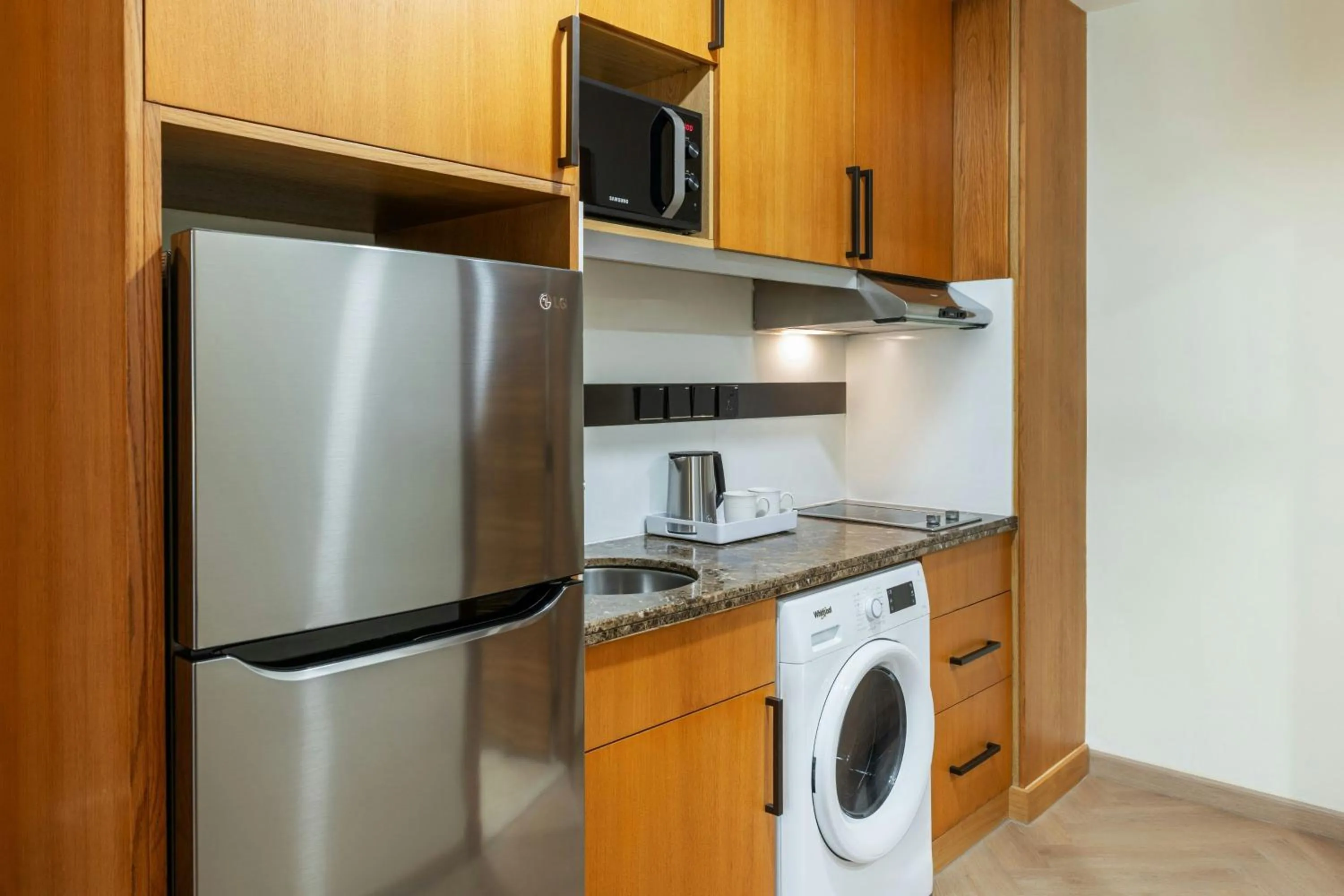 Kitchen or kitchenette in Four Points by Sheraton Bur Dubai