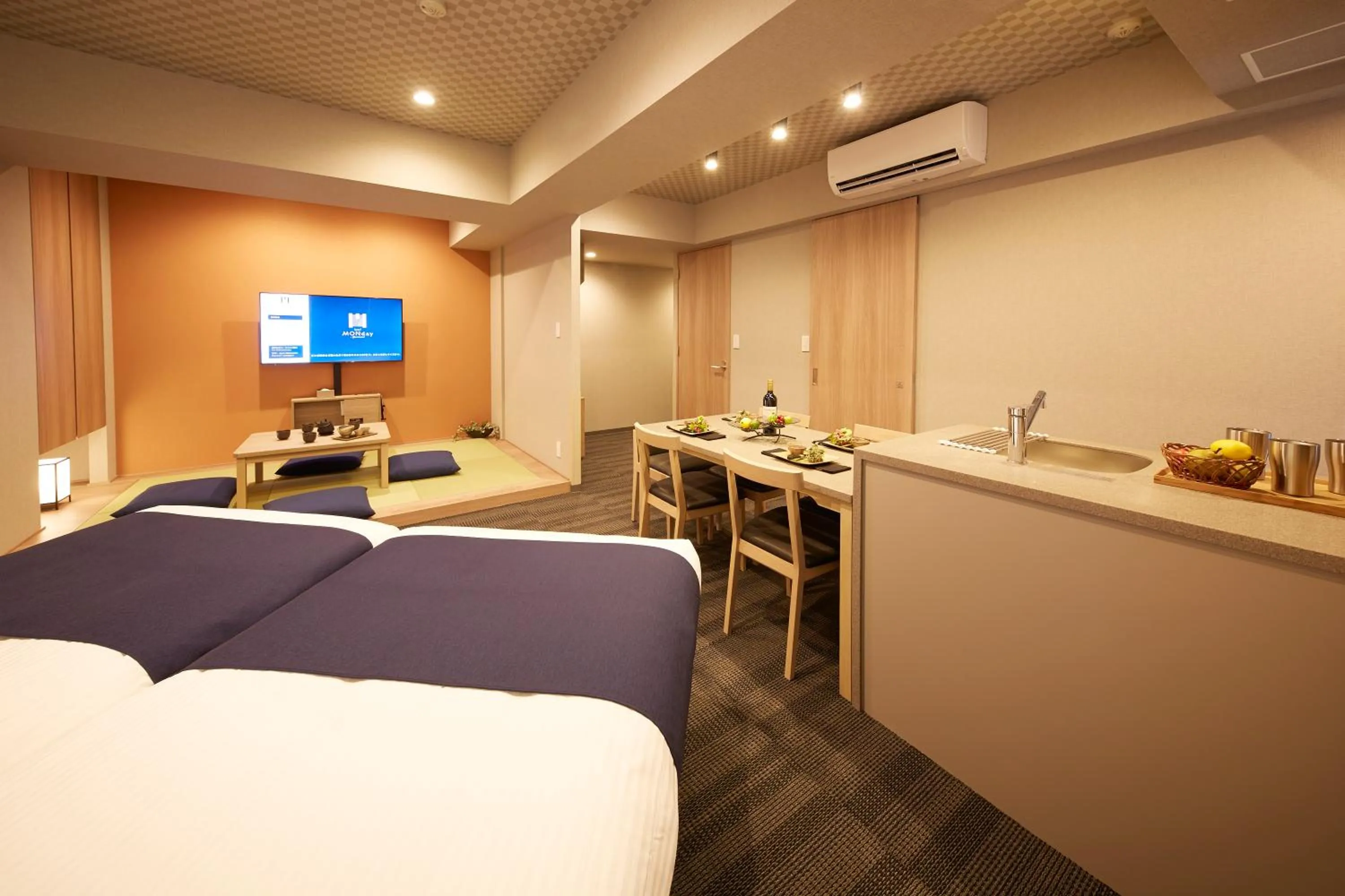 Bed in MONday Apart Premium Ginza Shintomicho