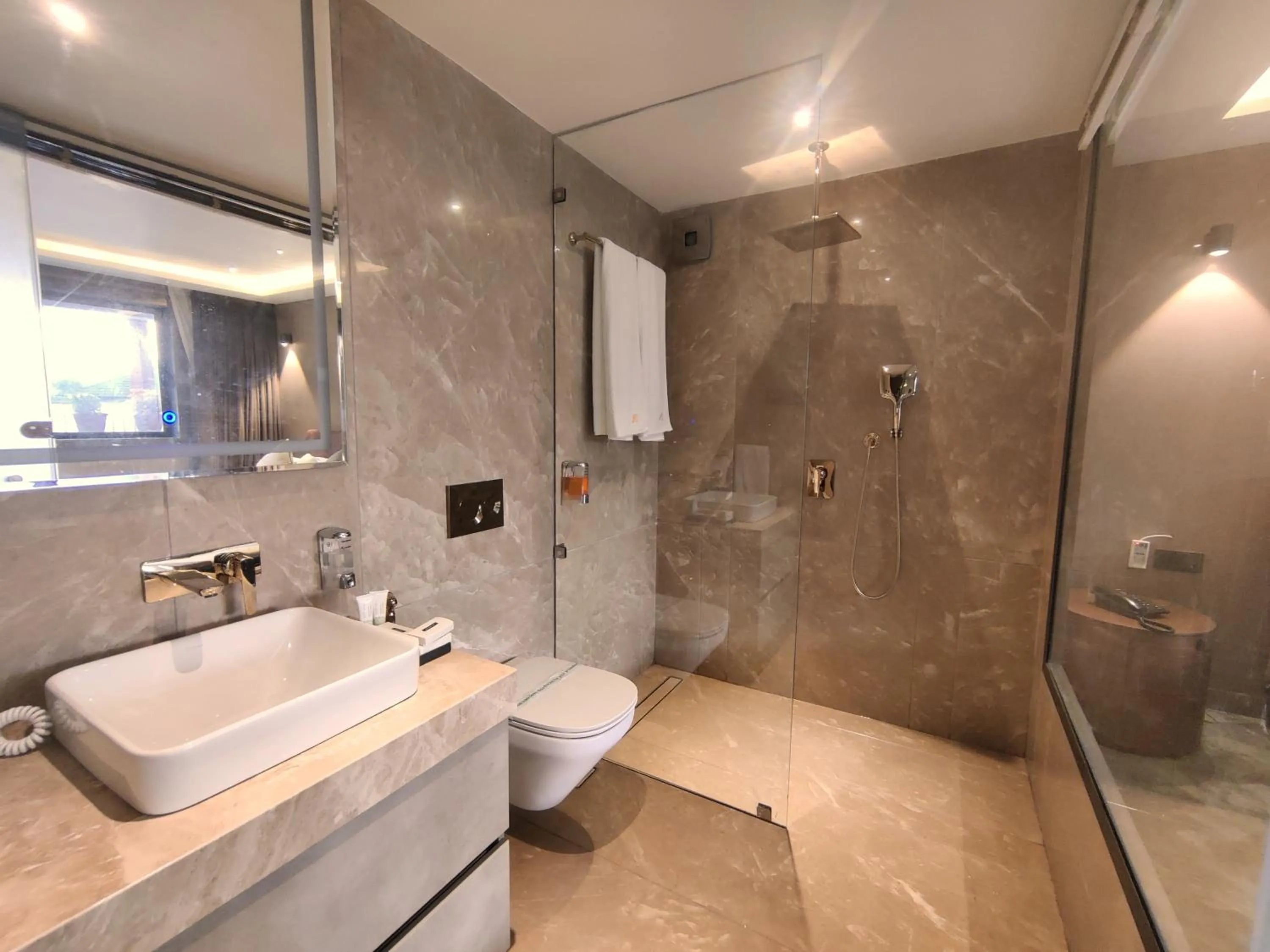 Shower in Valentia The Exotic Boutique Hotel - Pure Veg