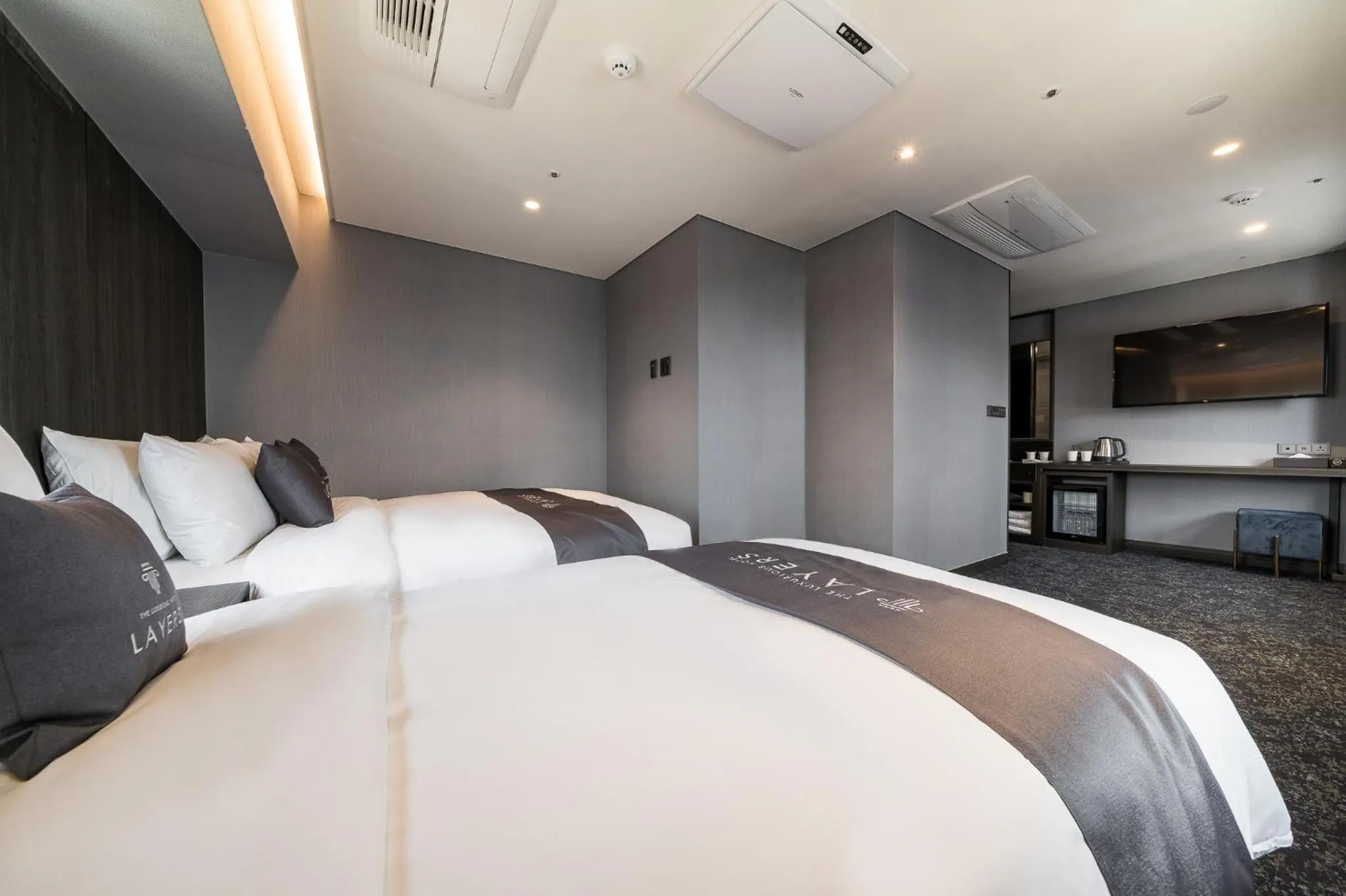 Bed in Layers Hotel Busan Hadan