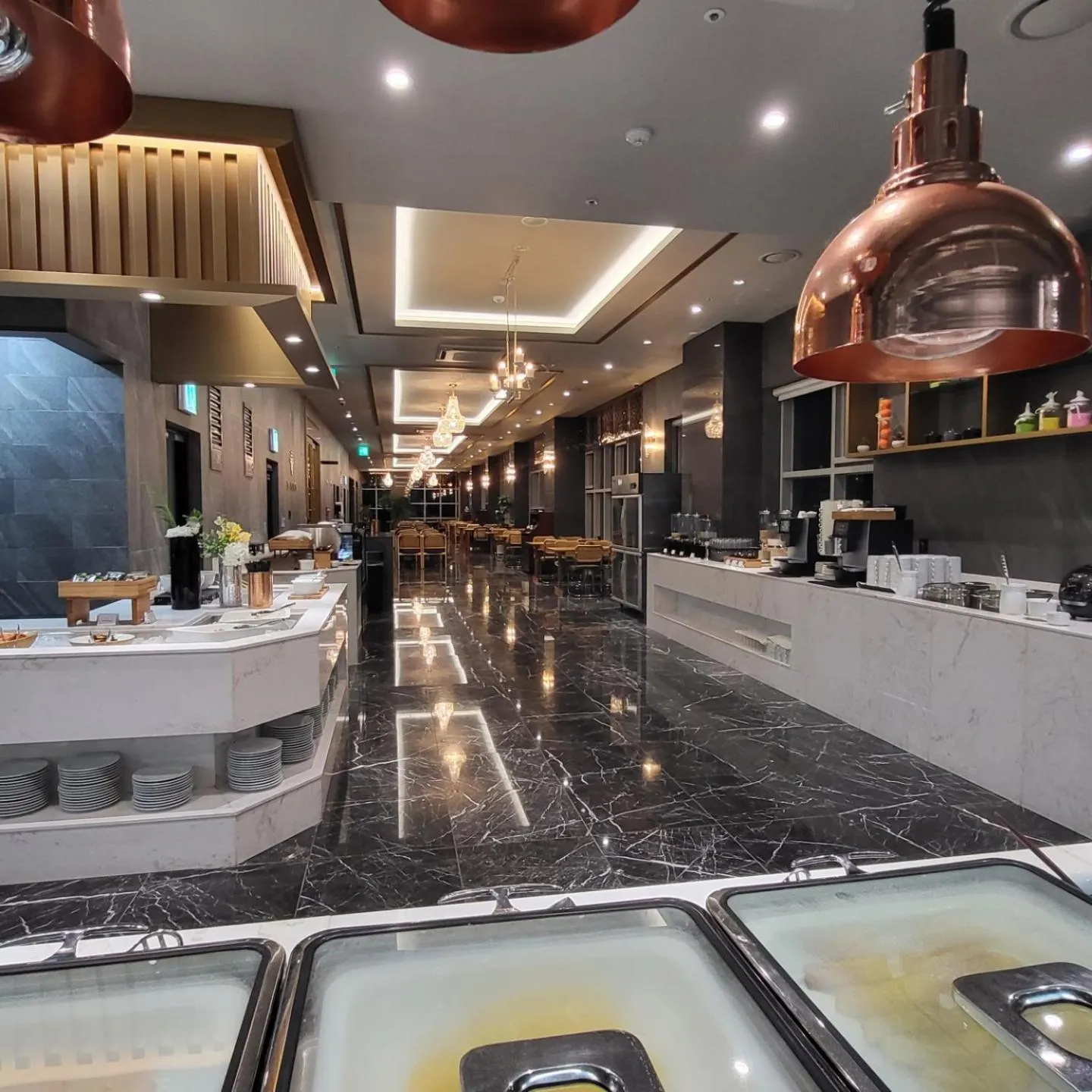 Restaurant/places to eat in Layers Hotel Busan Hadan