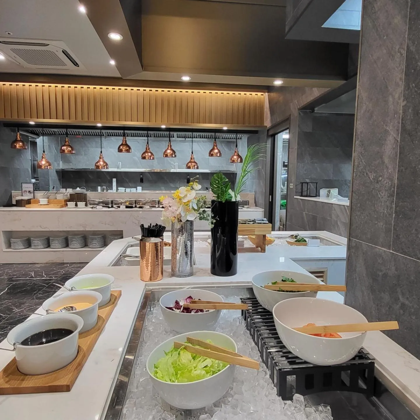 Restaurant/places to eat in Layers Hotel Busan Hadan