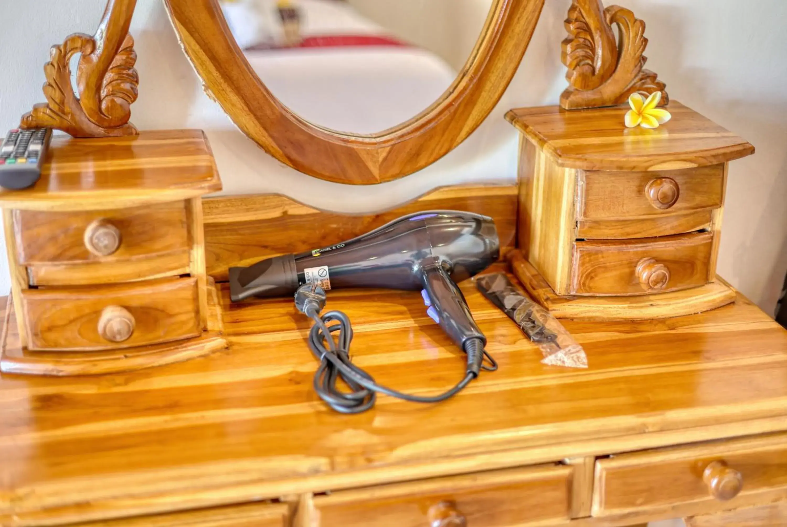 Queen Suite with Pool View in NG Sweet Home Queen Suite with Pool View in NG Sweet Home