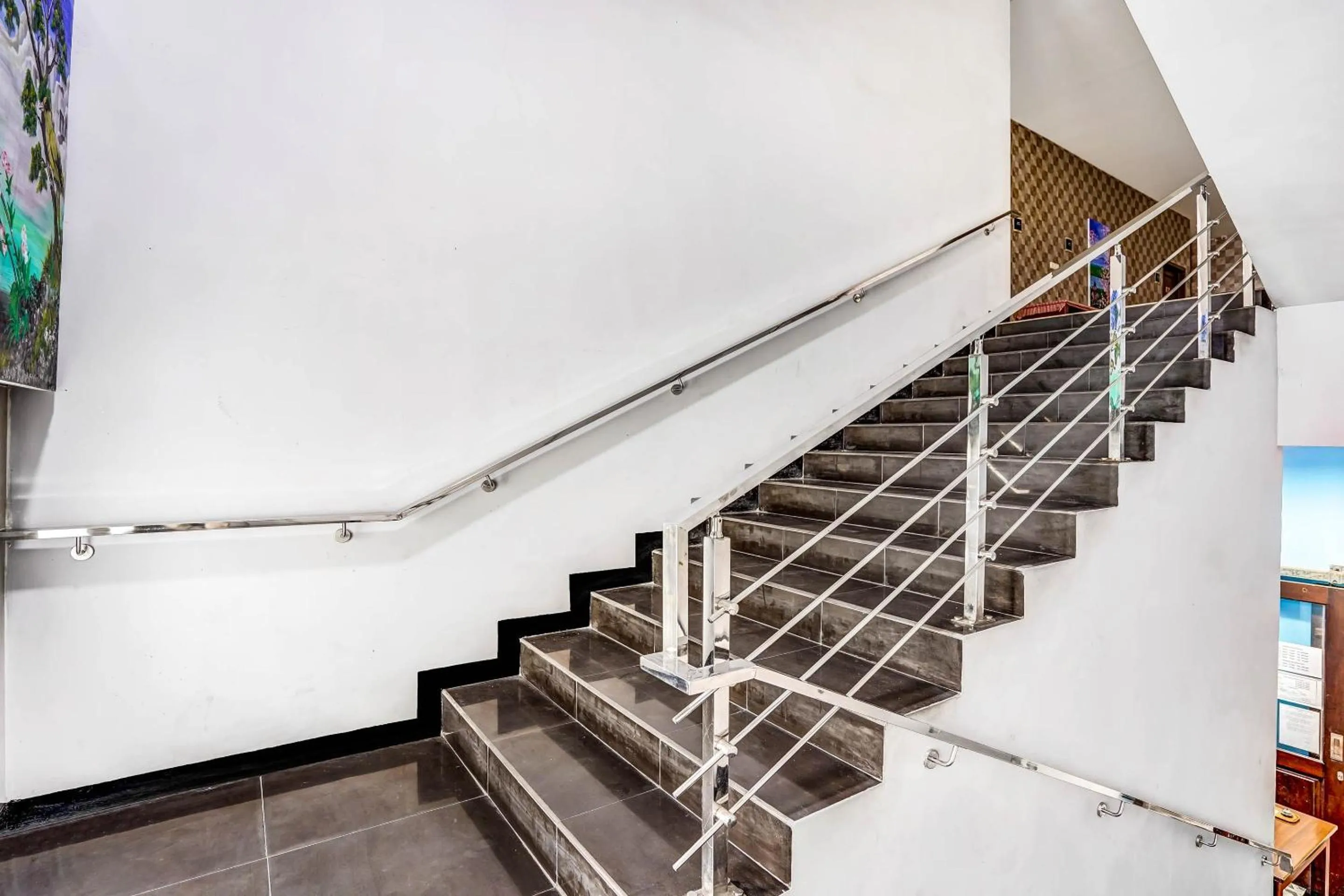 Lobby or reception in OYO Pratama Dukuh Kupang Sub