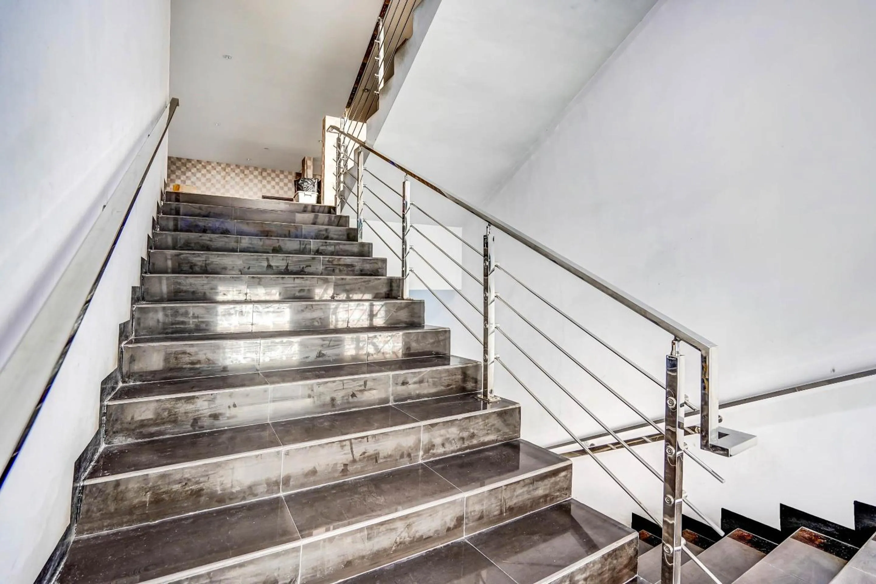 Lobby or reception in OYO Pratama Dukuh Kupang Sub