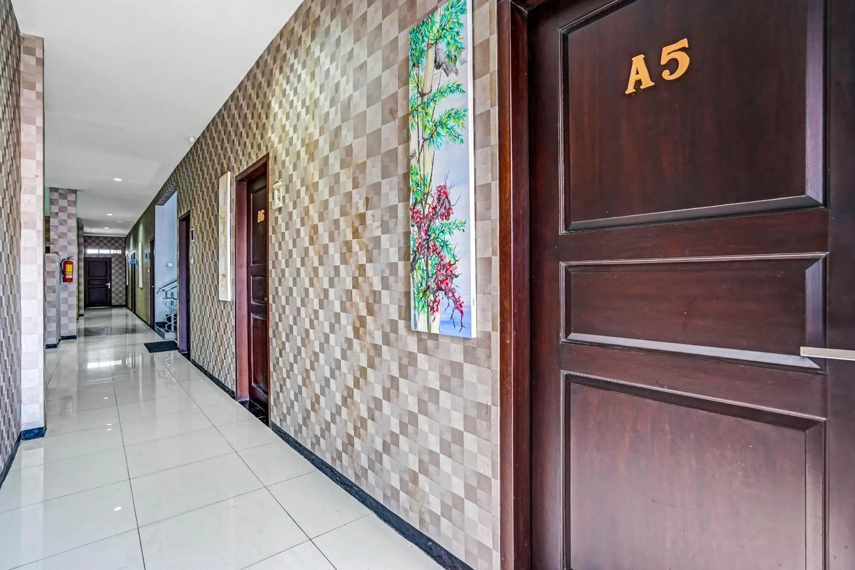 Lobby or reception in OYO Pratama Dukuh Kupang Sub