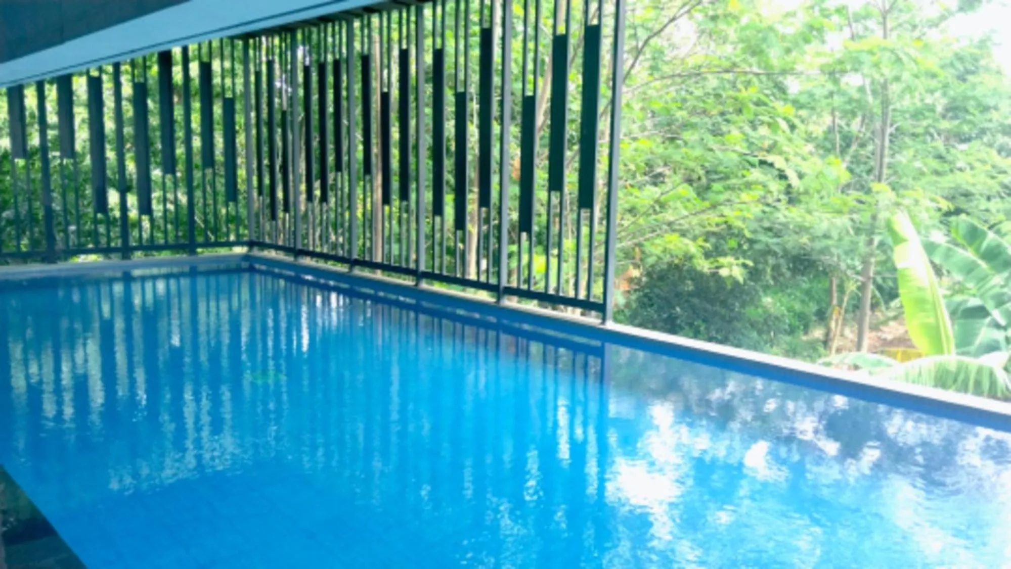 Swimming pool in Cordova Suites