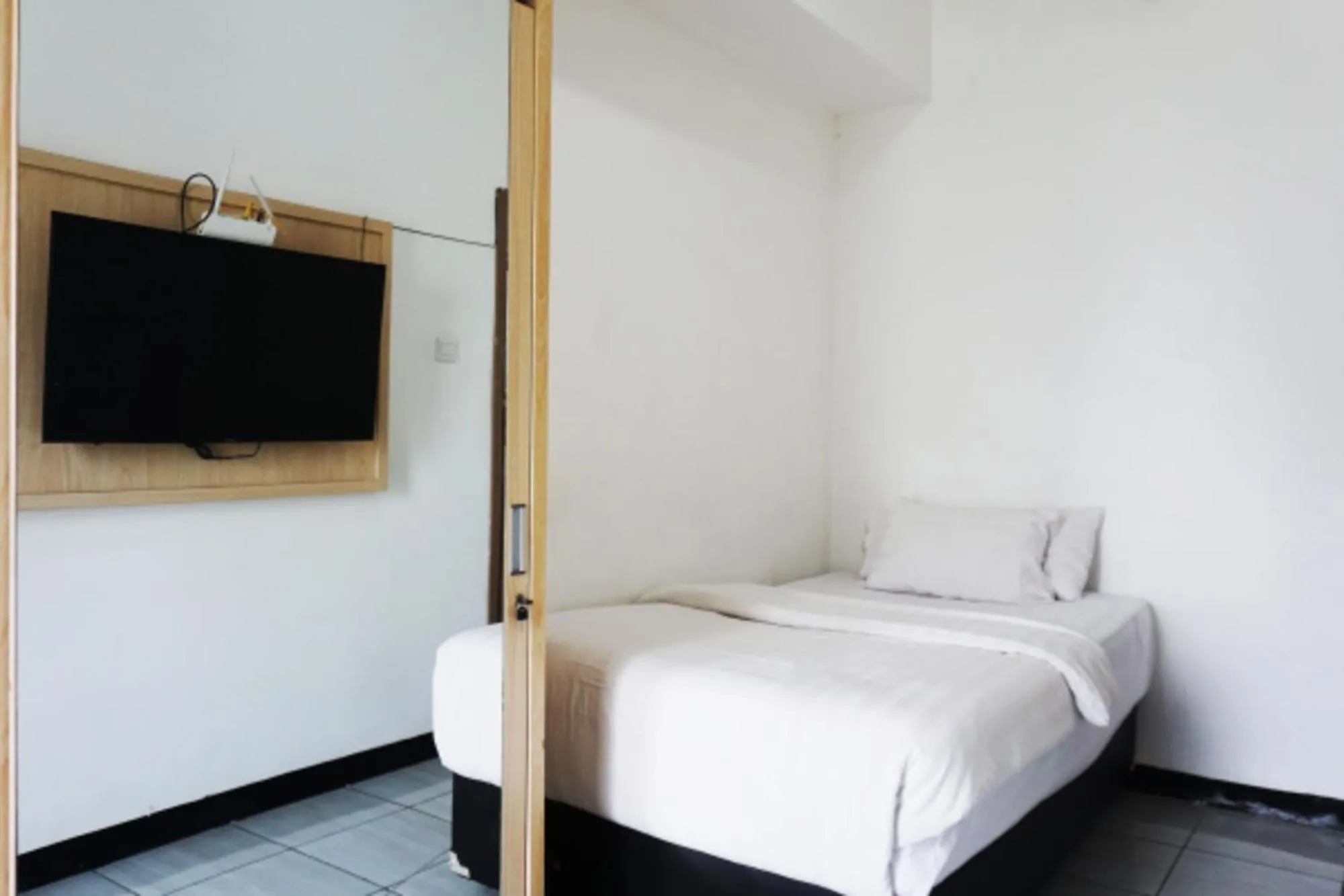 Bedroom, Bed in Cordova Suites