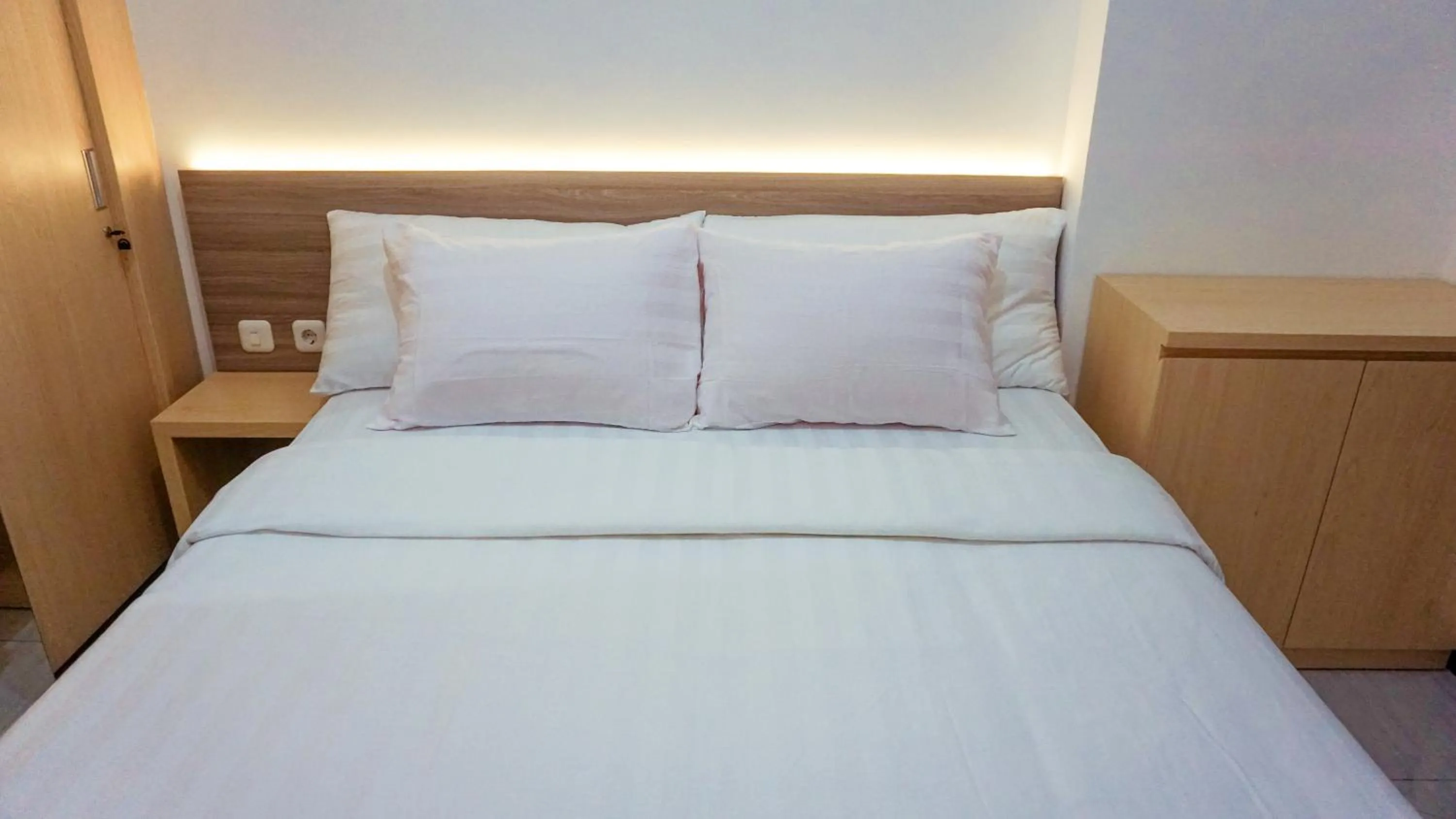 Bedroom, Bed in Cordova Suites