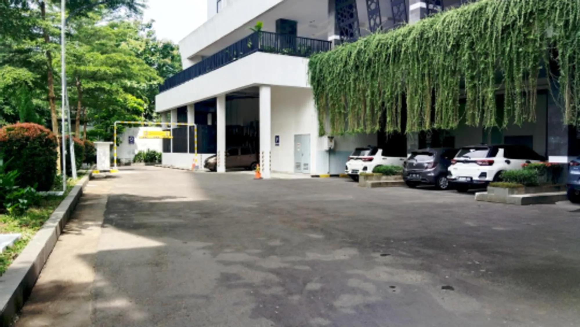 Parking in Cordova Suites