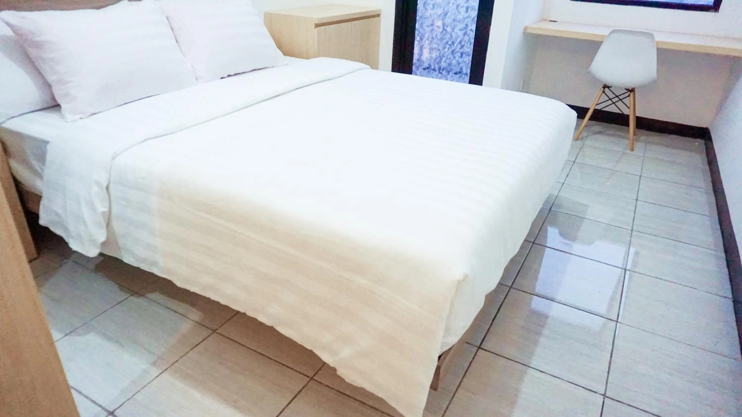 Bedroom, Bed in Cordova Suites