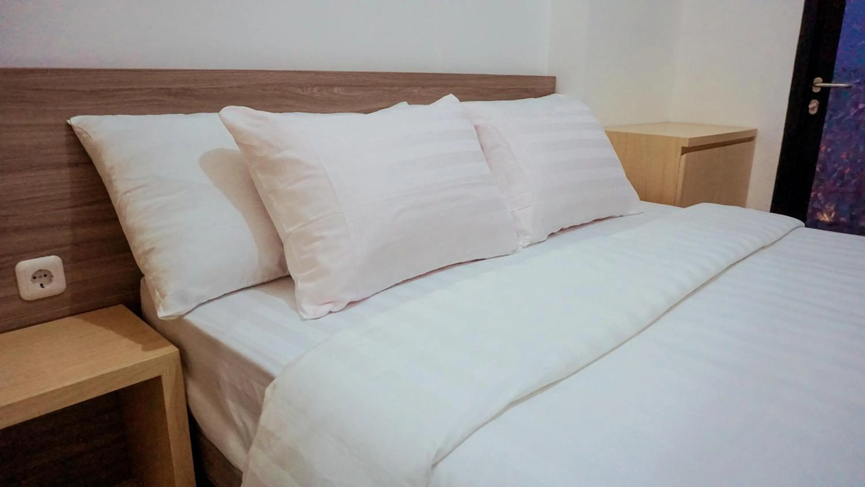 Bedroom, Bed in Cordova Suites