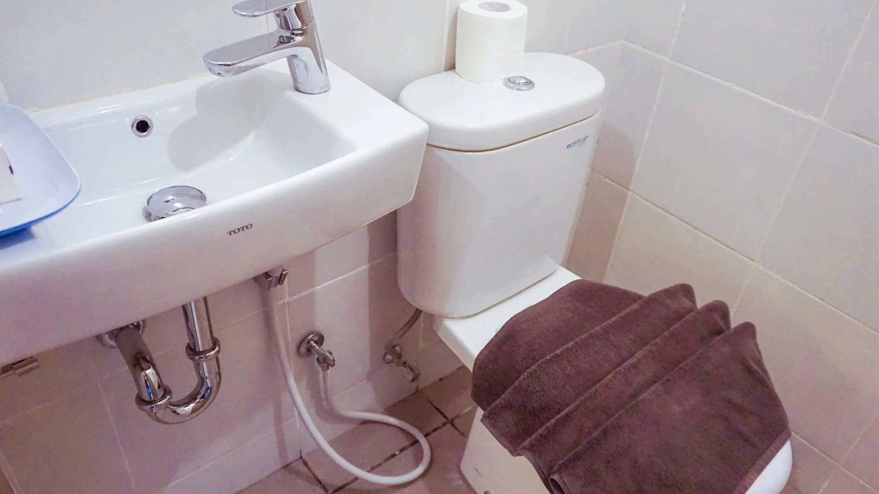 Bathroom in Cordova Suites