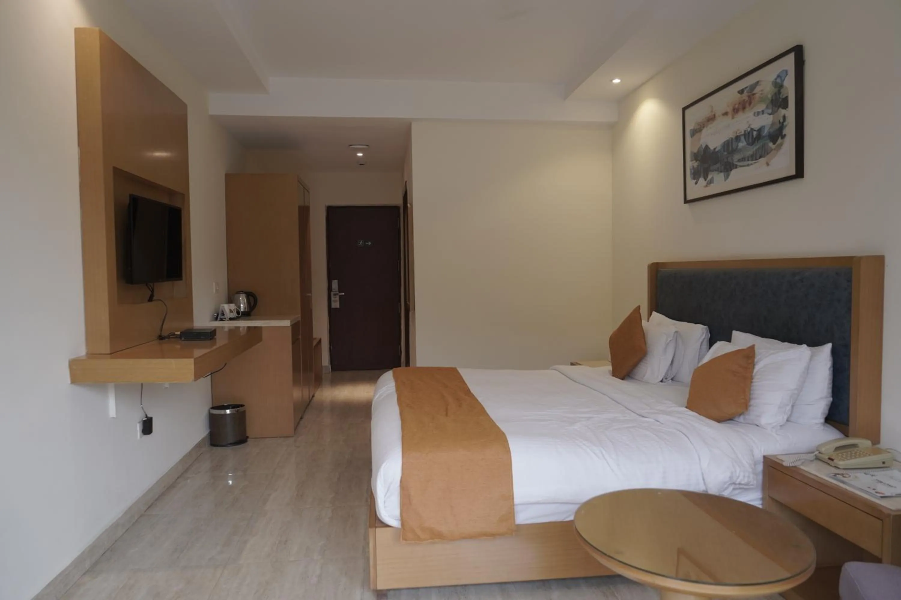 TV and multimedia, Bed in Trevon Hotels & Resorts Goa