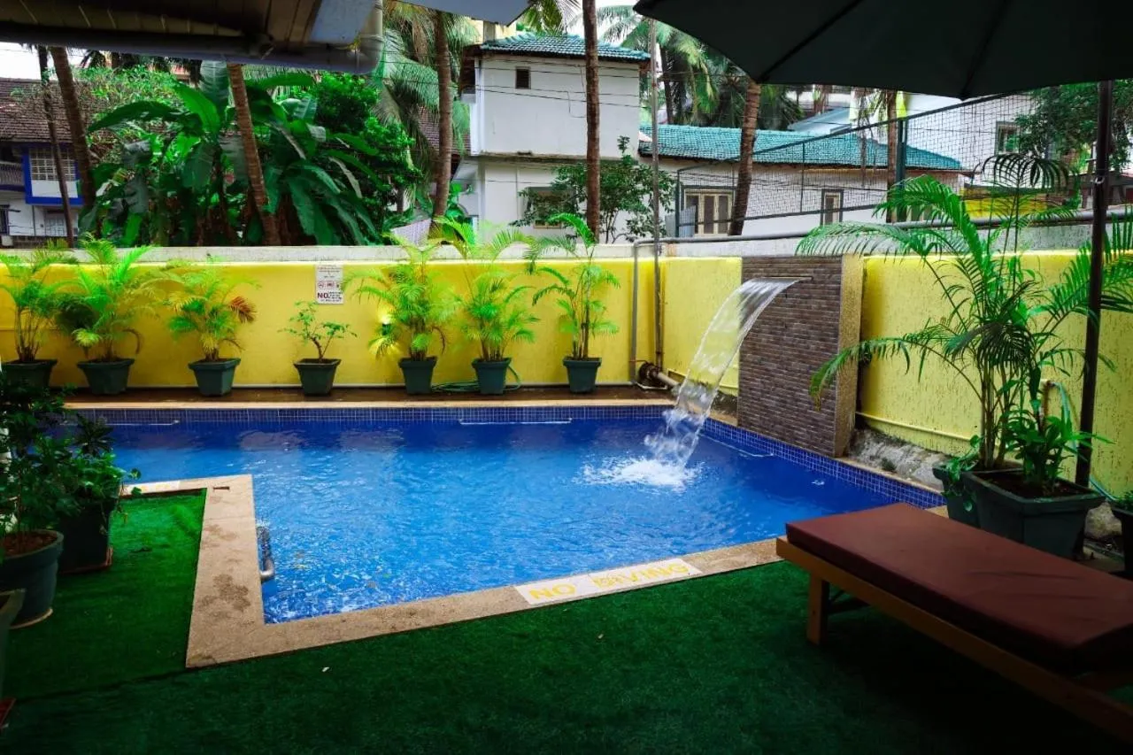 Swimming pool in Trevon Hotels & Resorts Goa