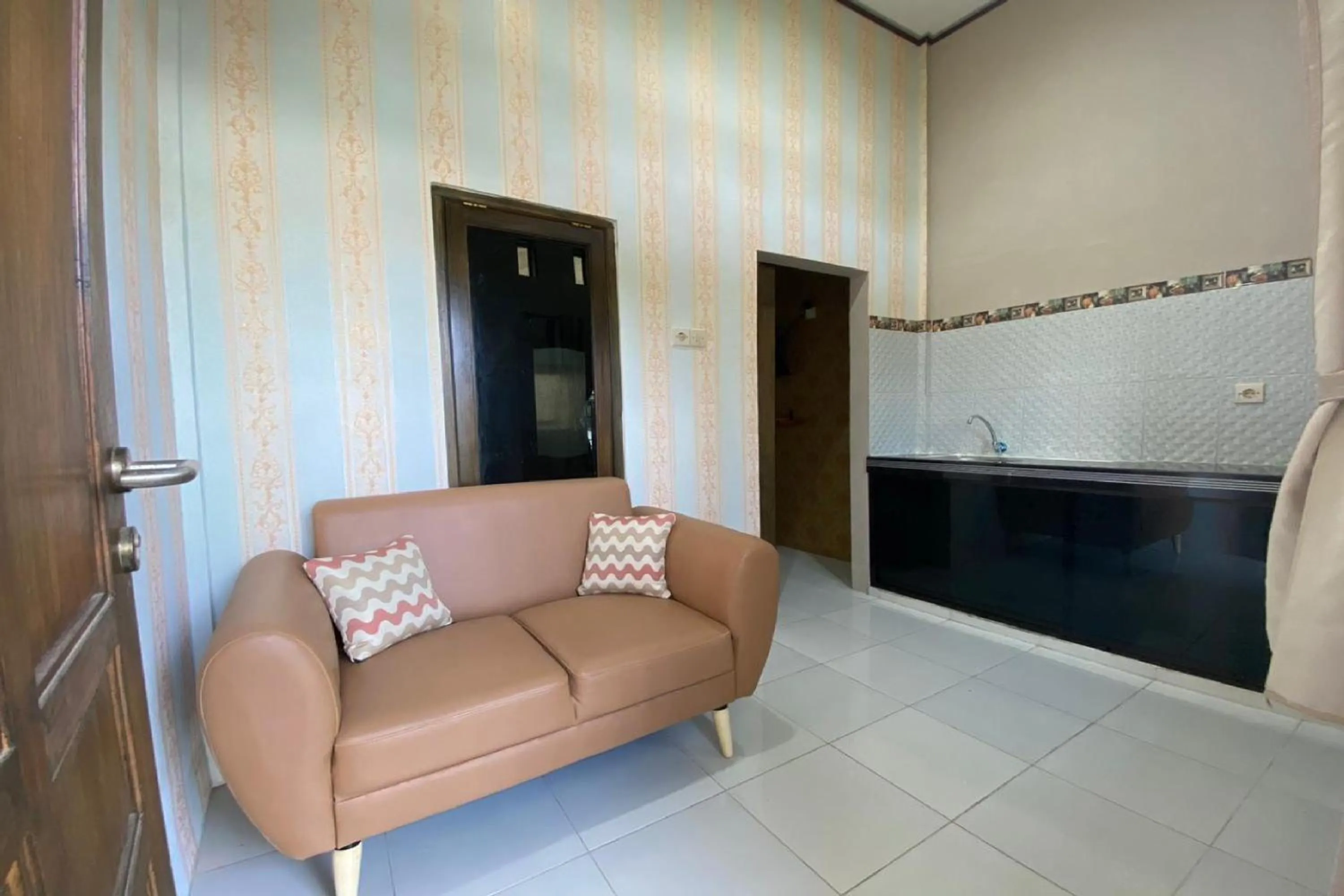 RedDoorz near Mojokerto Train Station