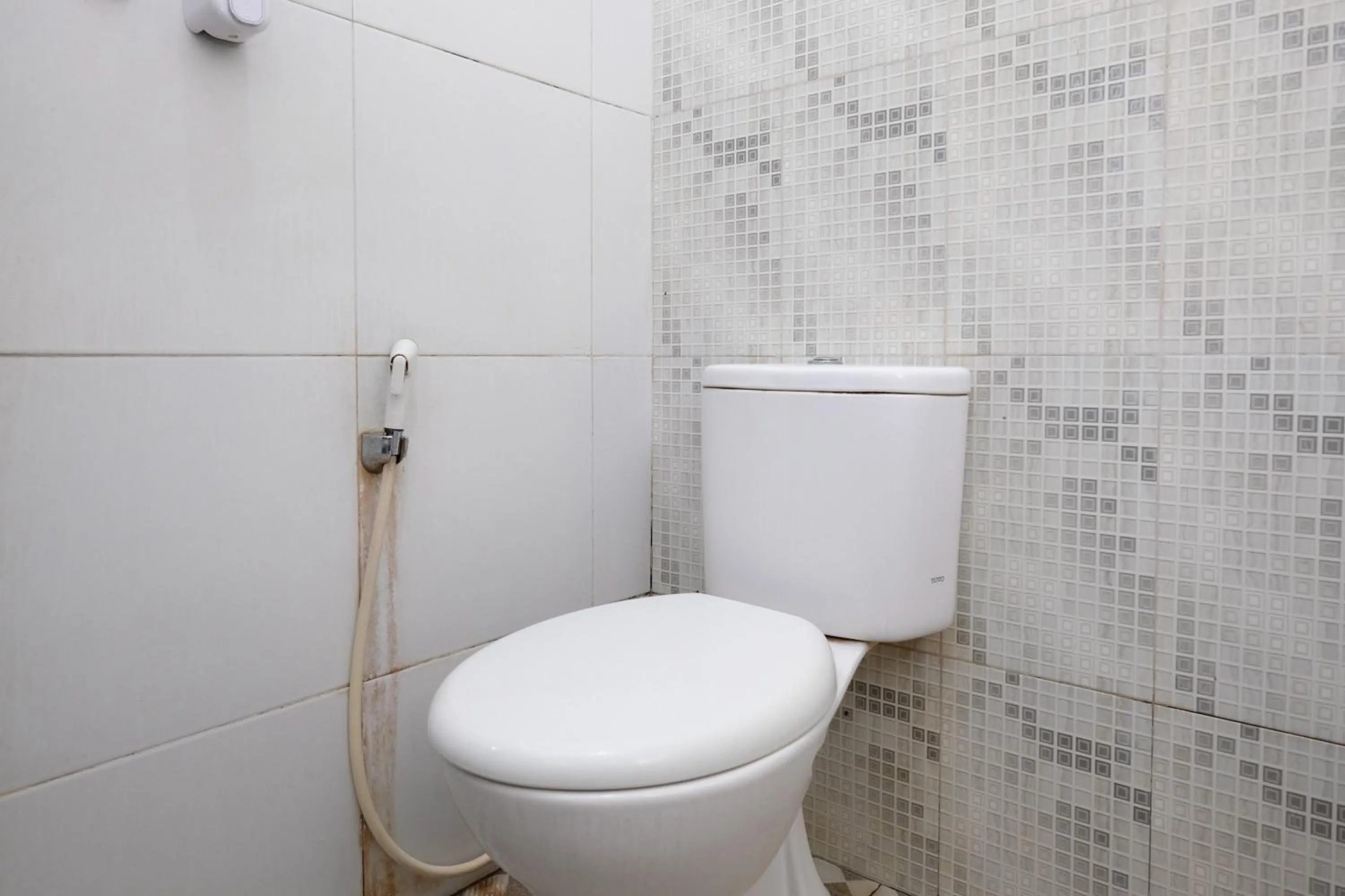 Bathroom in RedDoorz near Mojokerto Train Station