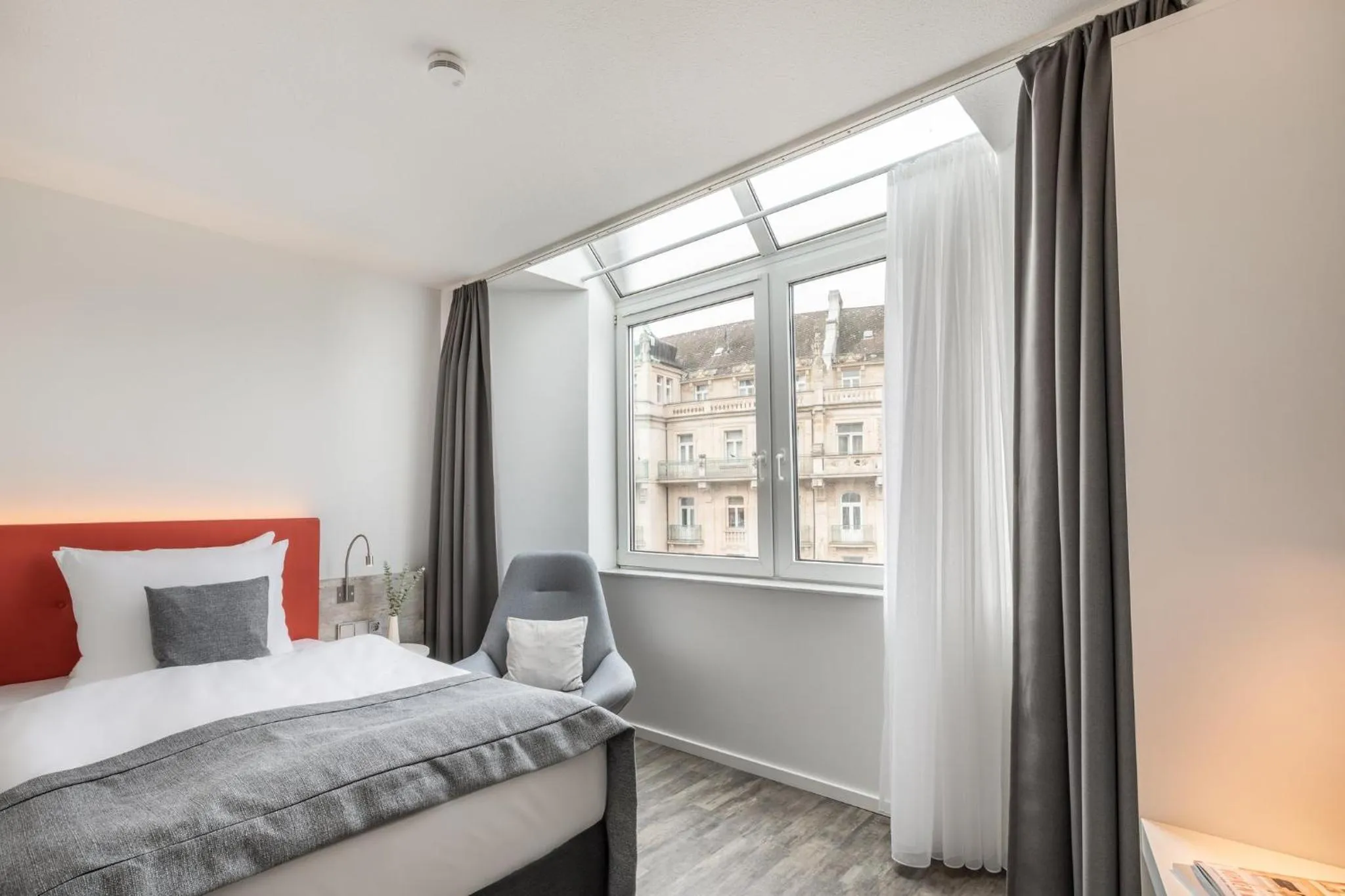 Photo of the whole room, Bed in Garner Hotel Wiesbaden City by IHG