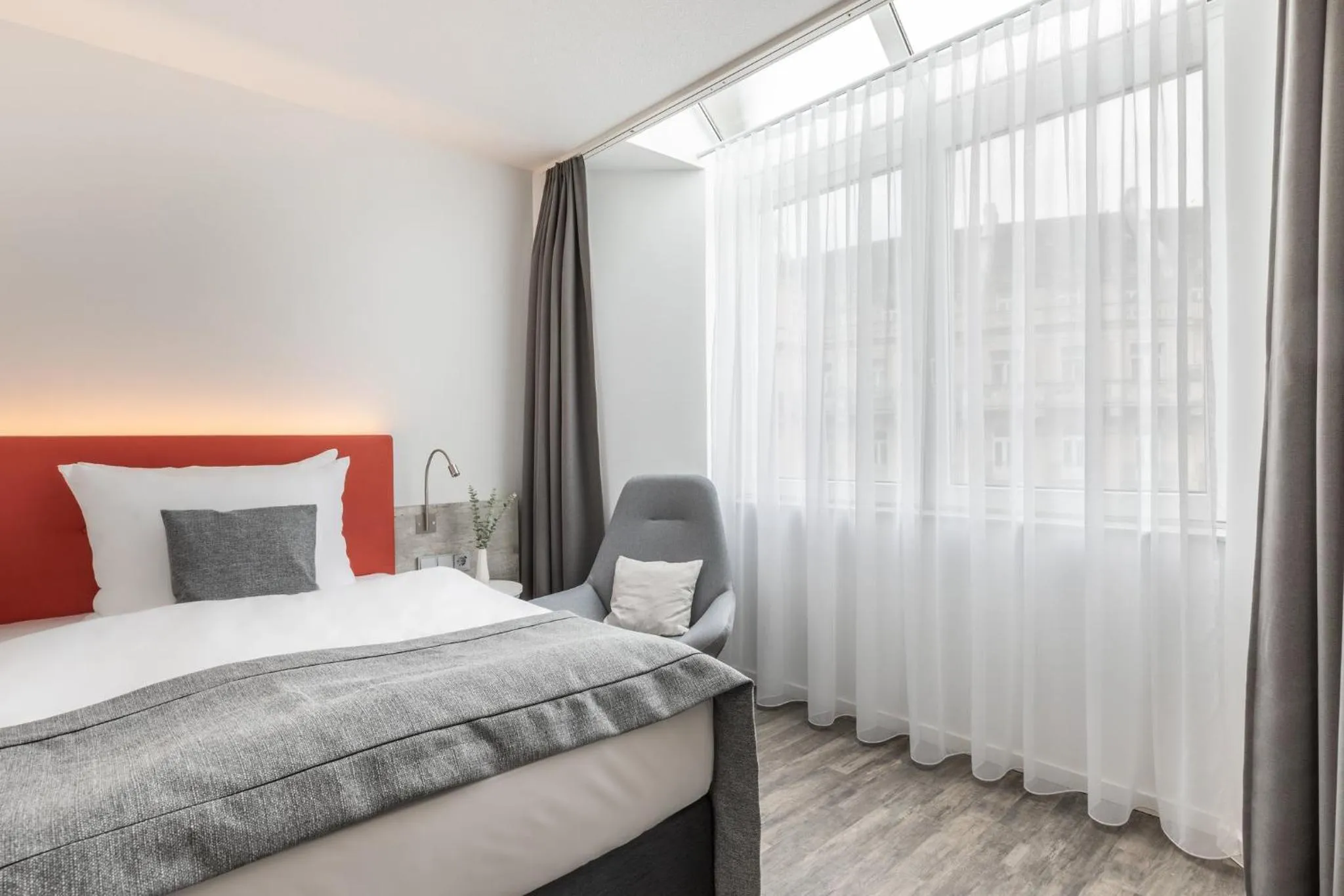 Photo of the whole room, Bed in Garner Hotel Wiesbaden City by IHG