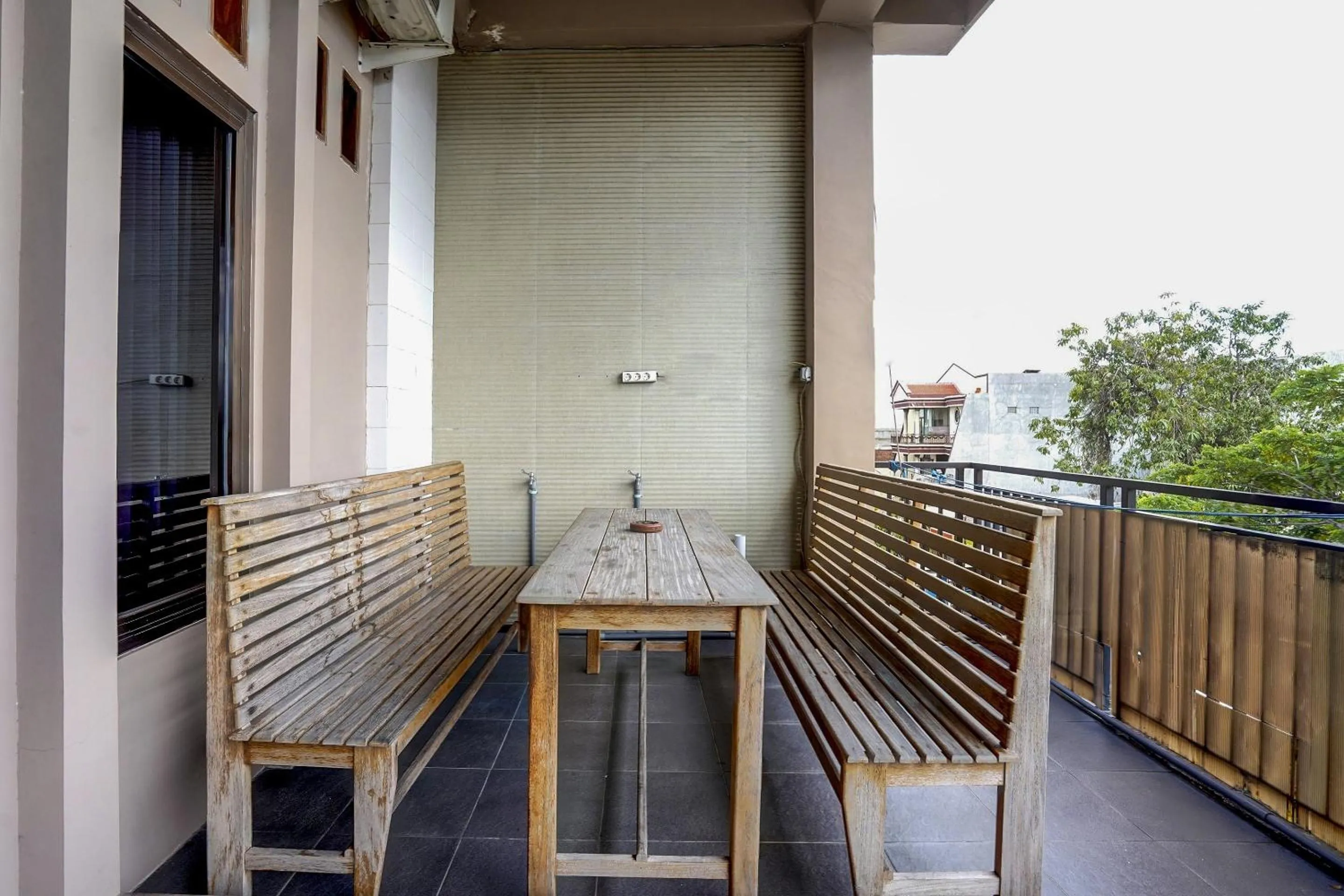 Lobby or reception in OYO Flagship 90890 Bratang Gede Residence