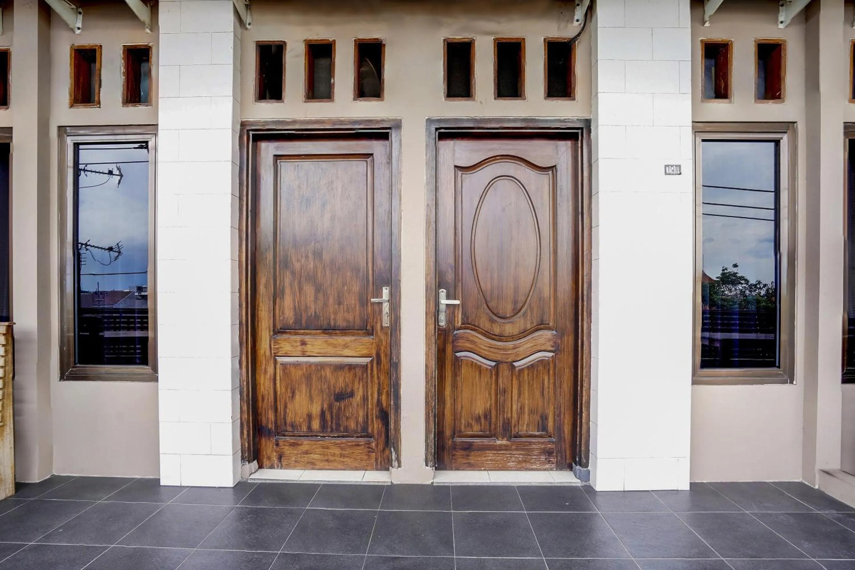 Lobby or reception in OYO Flagship 90890 Bratang Gede Residence