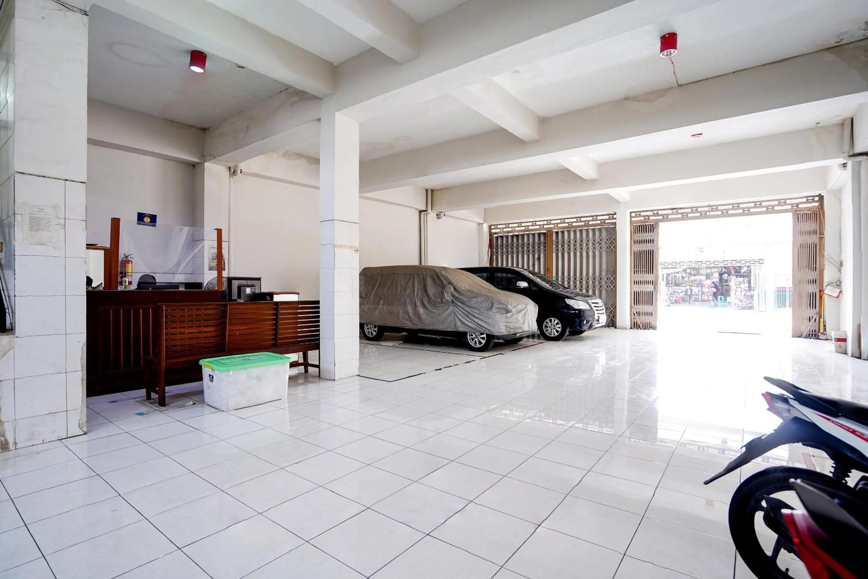 Facade/entrance in OYO Flagship 90890 Bratang Gede Residence