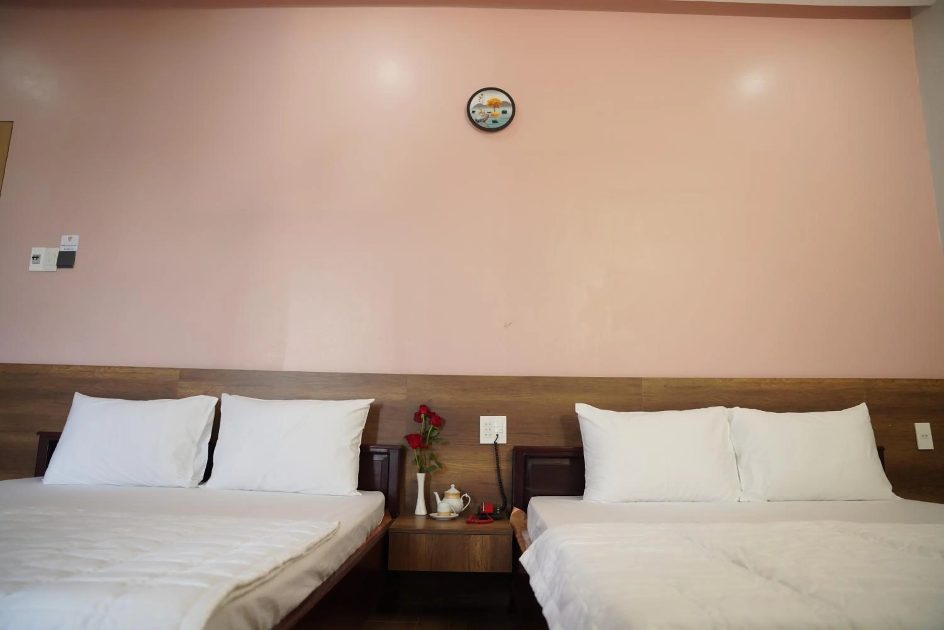 Bed in KHÁCH SẠN ĐẾ VƯƠNG