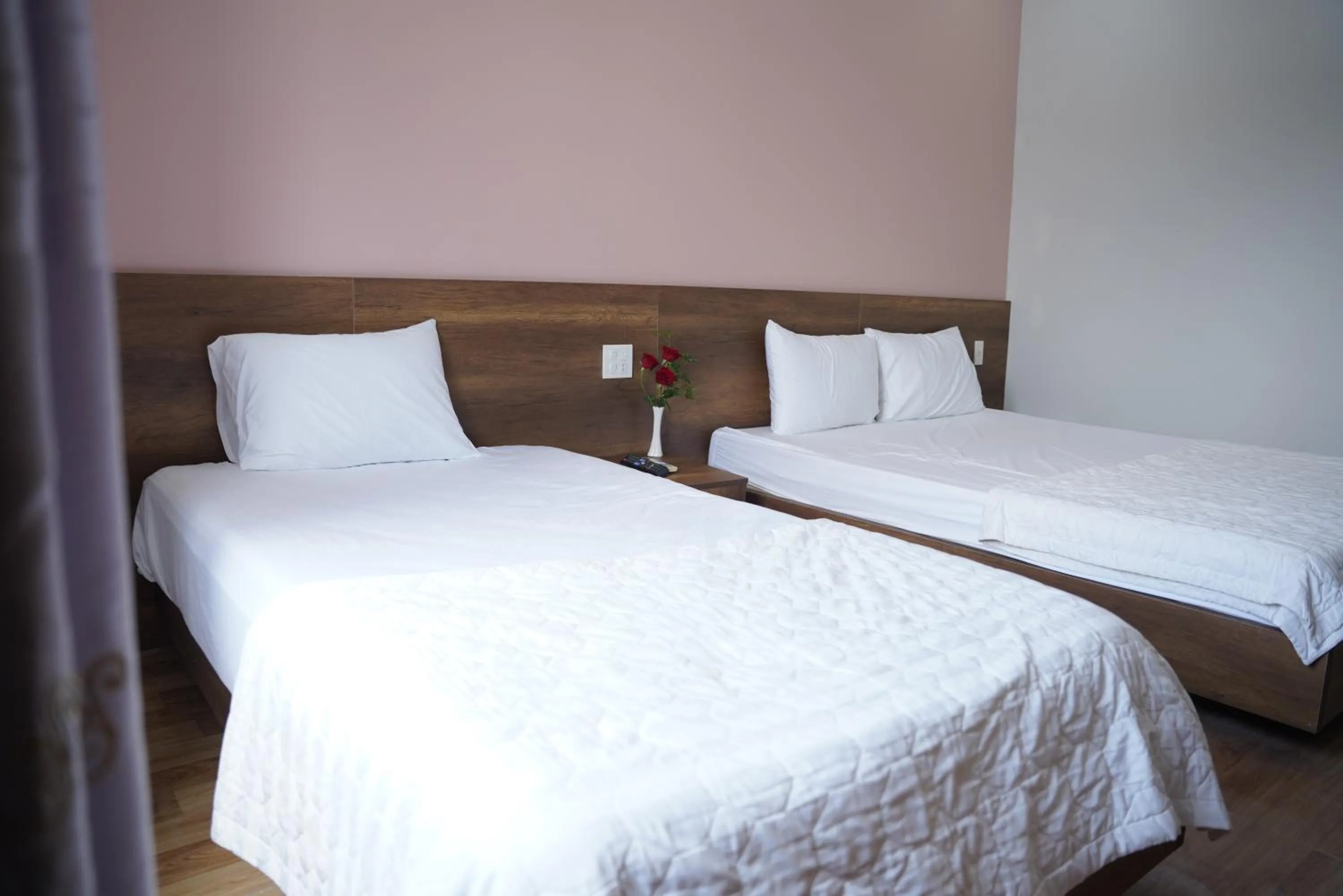 Bed in KHÁCH SẠN ĐẾ VƯƠNG