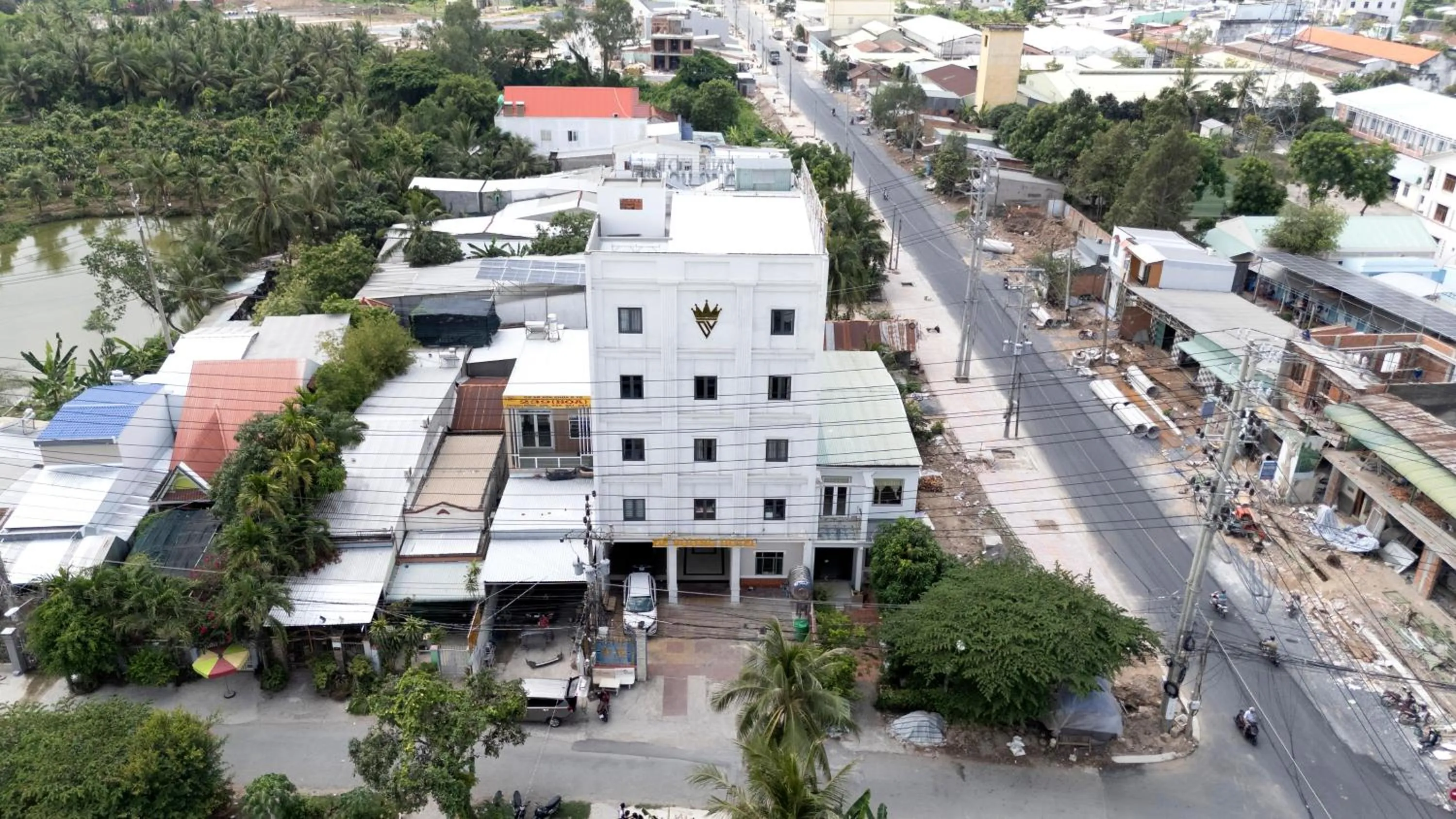 KHÁCH SẠN ĐẾ VƯƠNG