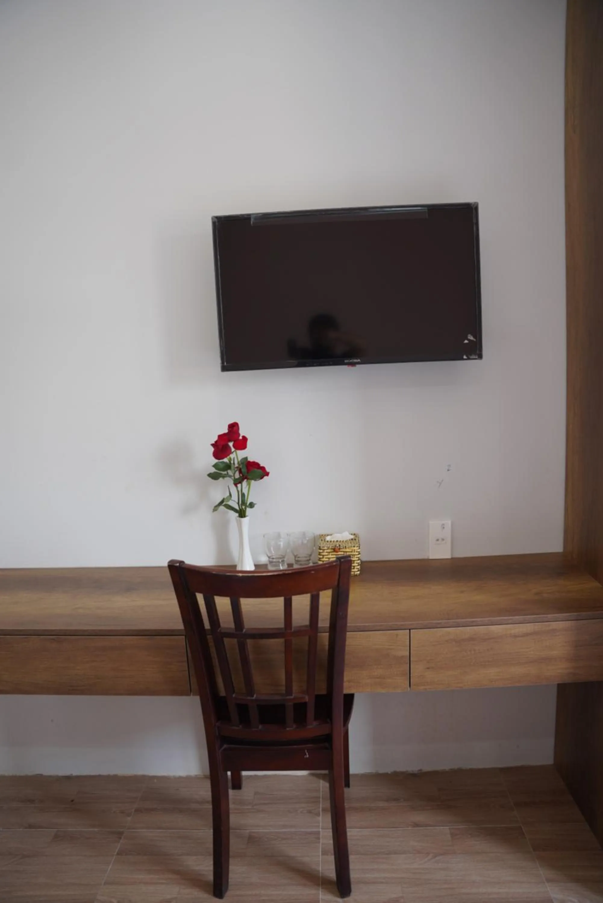 KHÁCH SẠN ĐẾ VƯƠNG