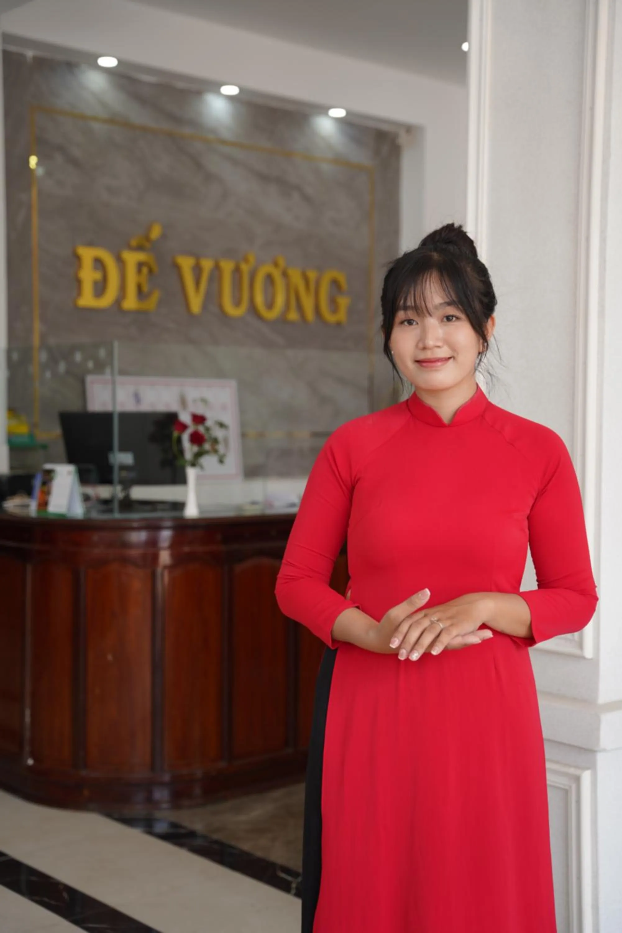 KHÁCH SẠN ĐẾ VƯƠNG