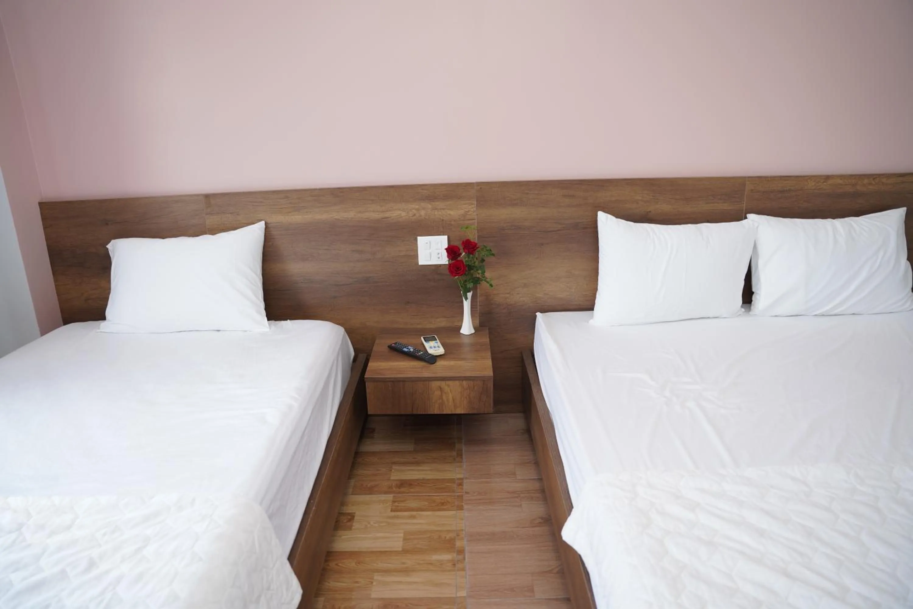 Bed in KHÁCH SẠN ĐẾ VƯƠNG
