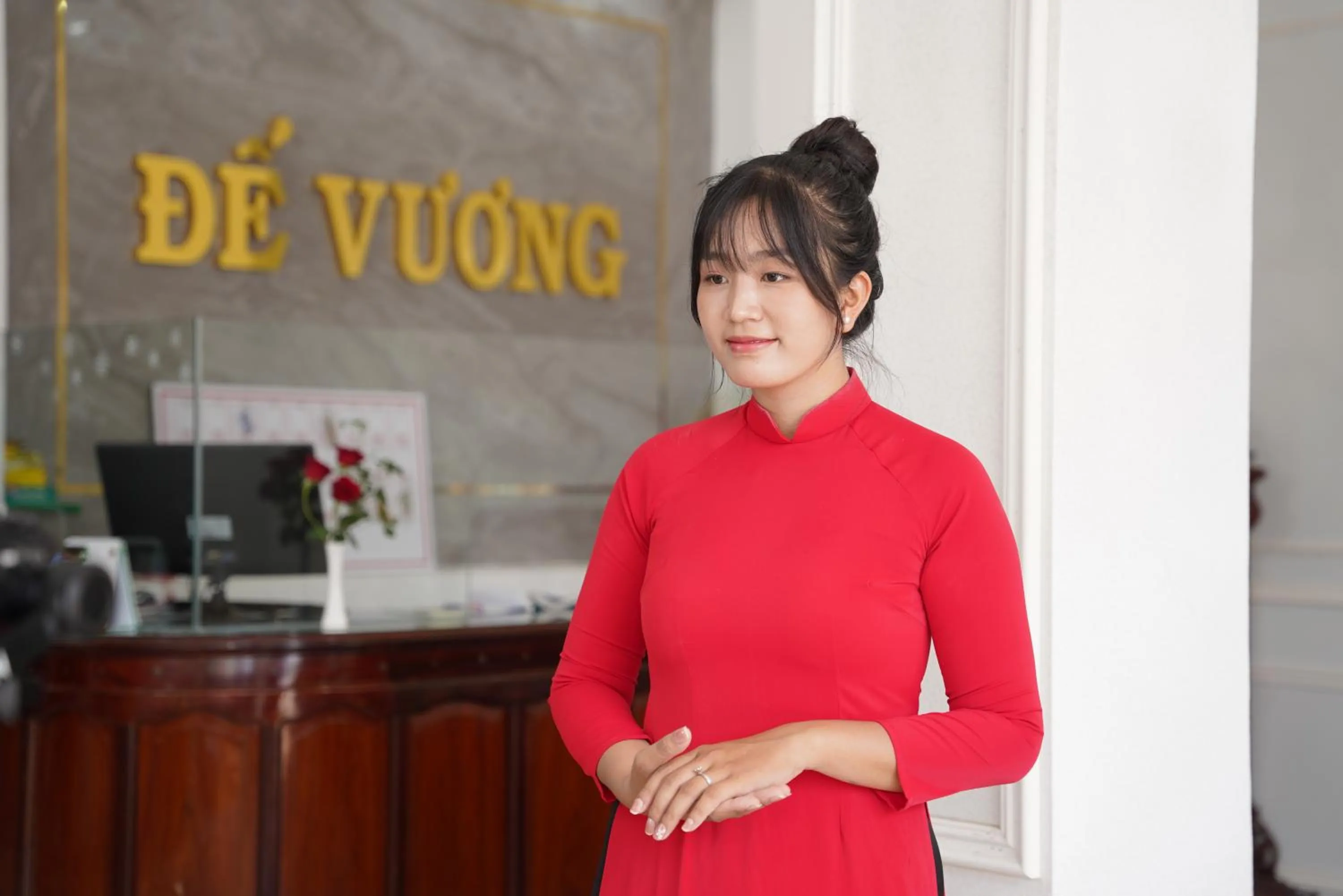 KHÁCH SẠN ĐẾ VƯƠNG