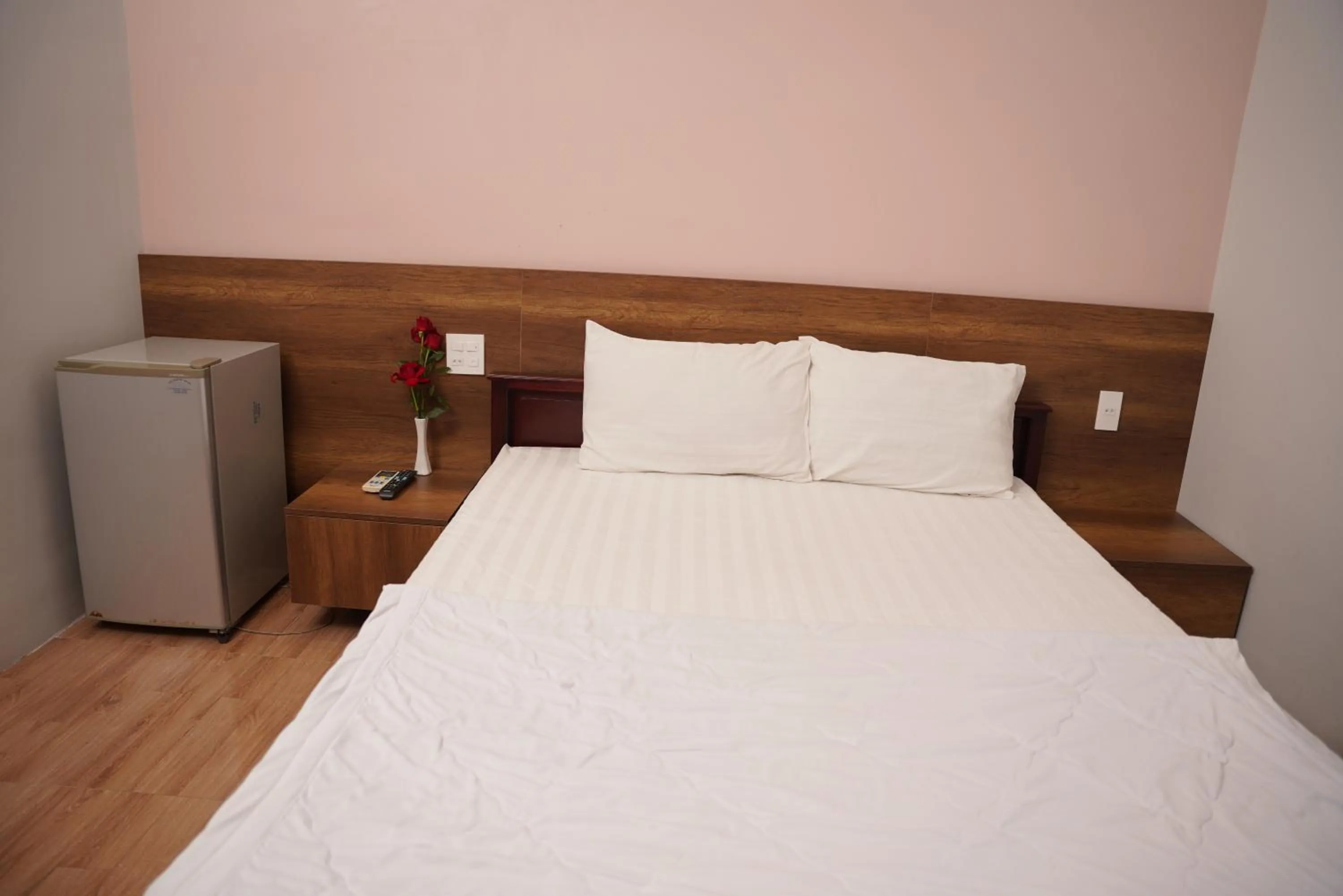 Bed in KHÁCH SẠN ĐẾ VƯƠNG