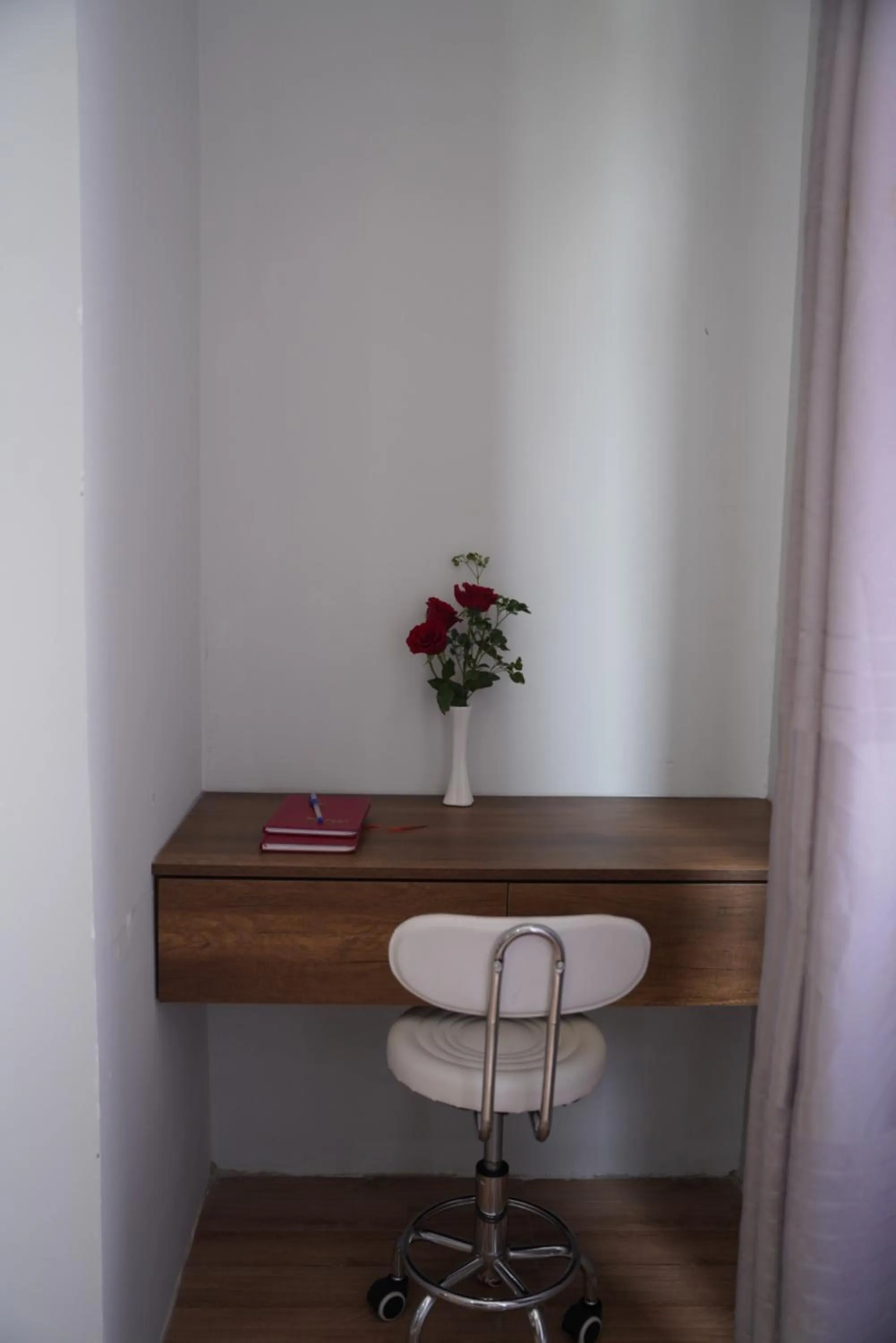 KHÁCH SẠN ĐẾ VƯƠNG