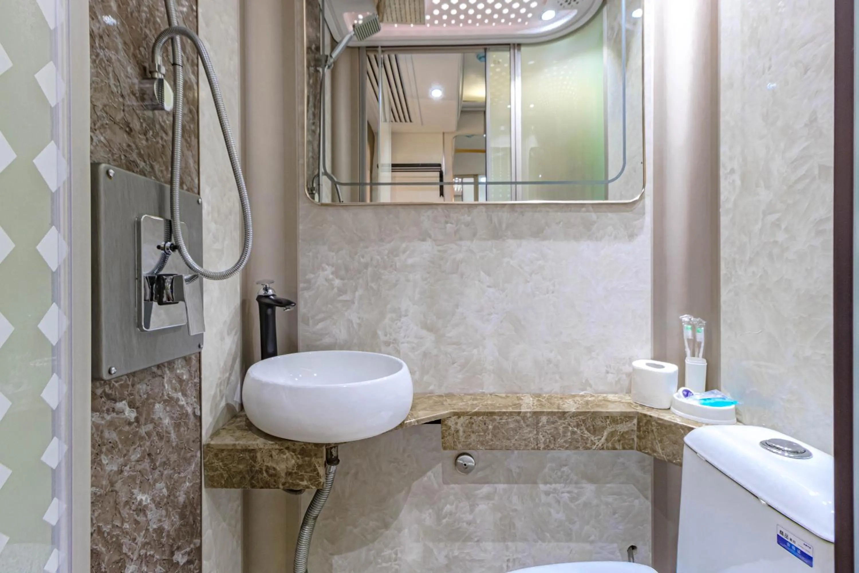 CAPS LOCK Future Hotel