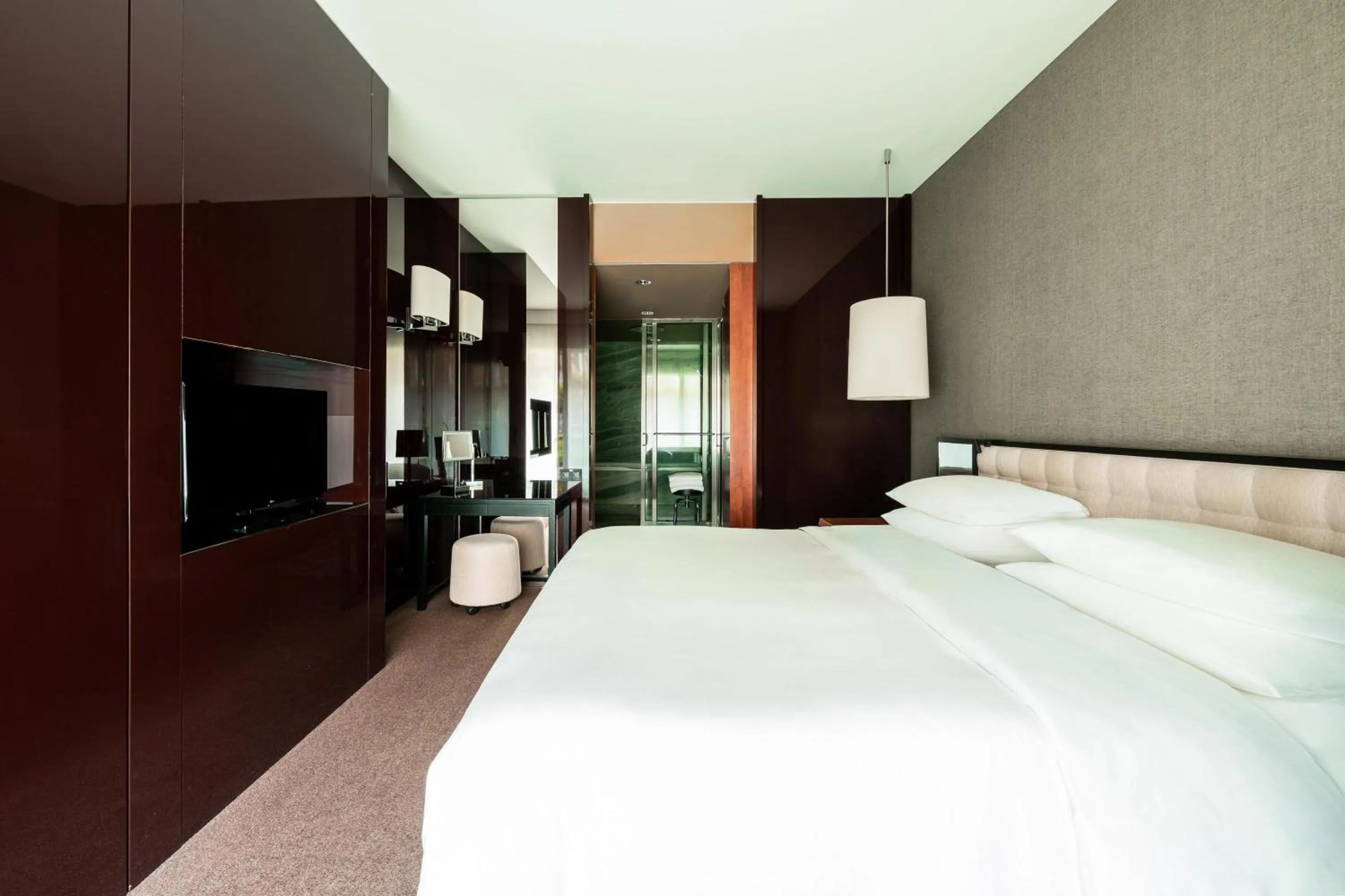 Photo of the whole room, Bed in Grand Hyatt Berlin