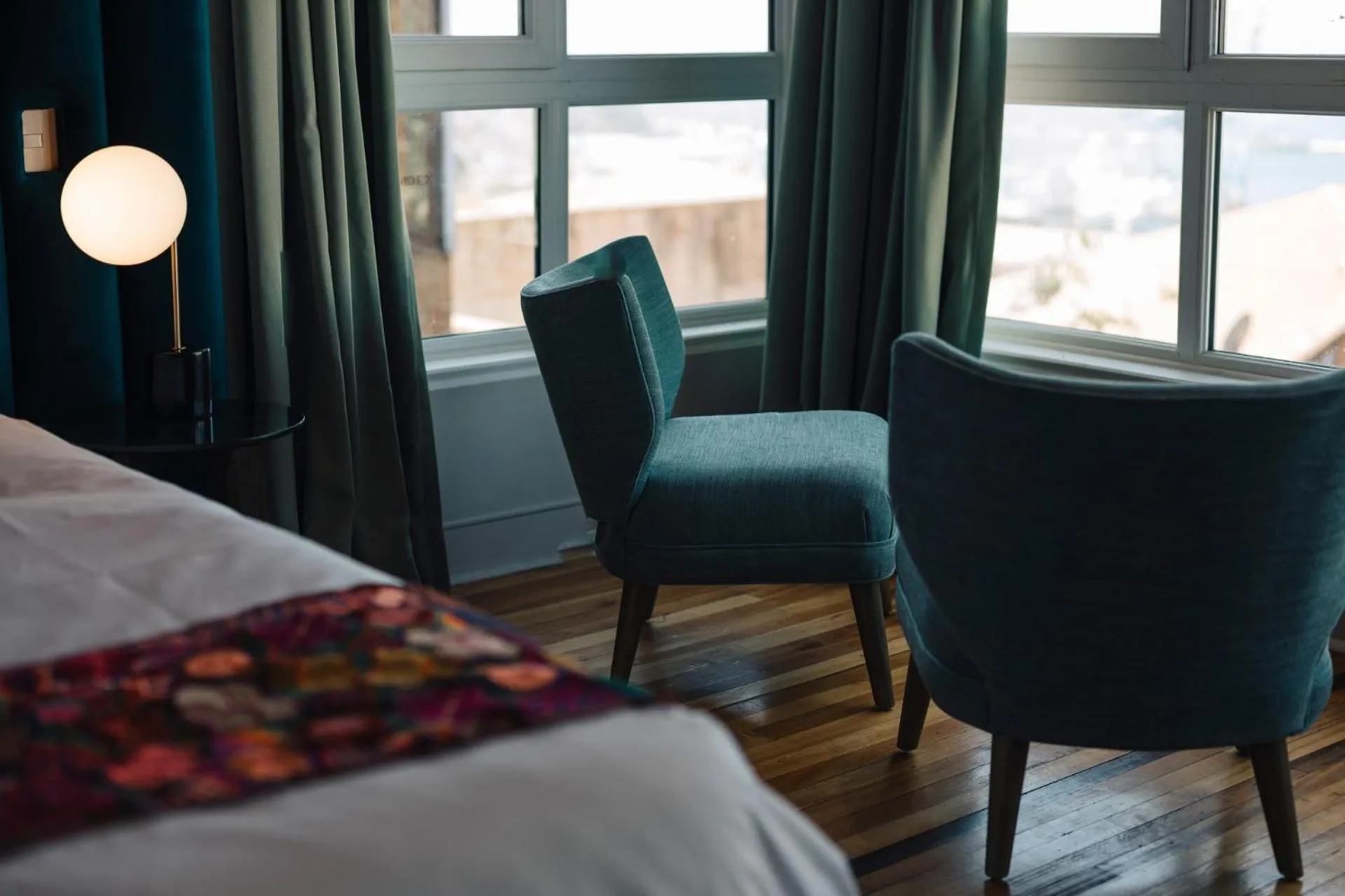 Seating area, Bed in Casablu Hotel