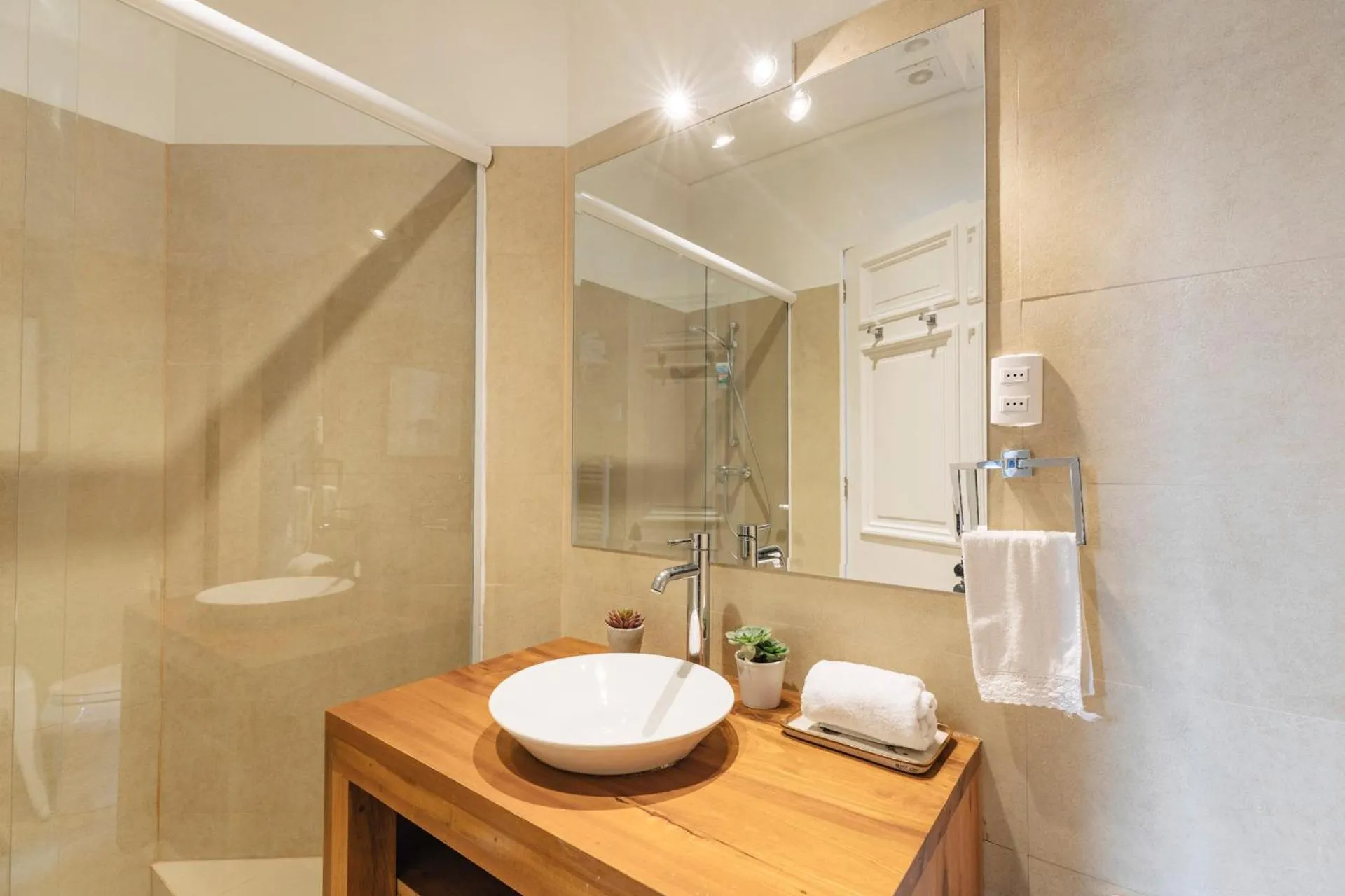 Bathroom in Casablu Hotel