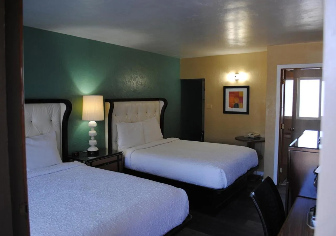 Bedroom, Bed in American inn