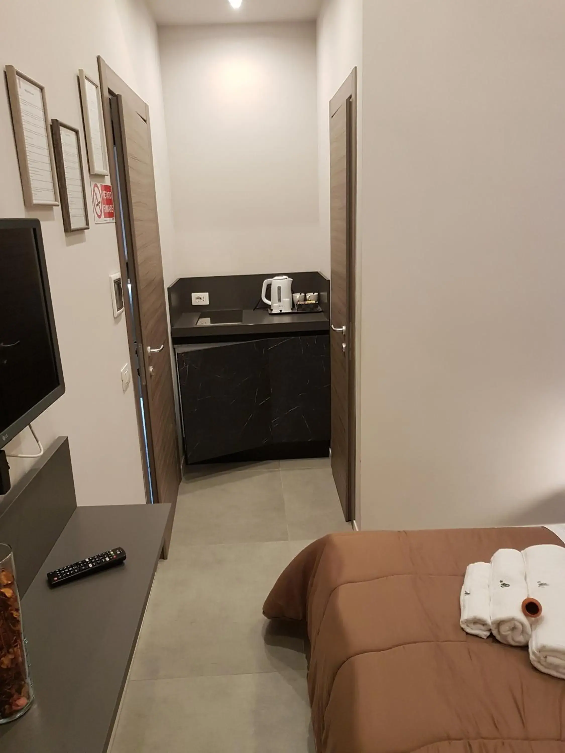 Double Room in Your Home in Naples Double Room in Your Home in Naples