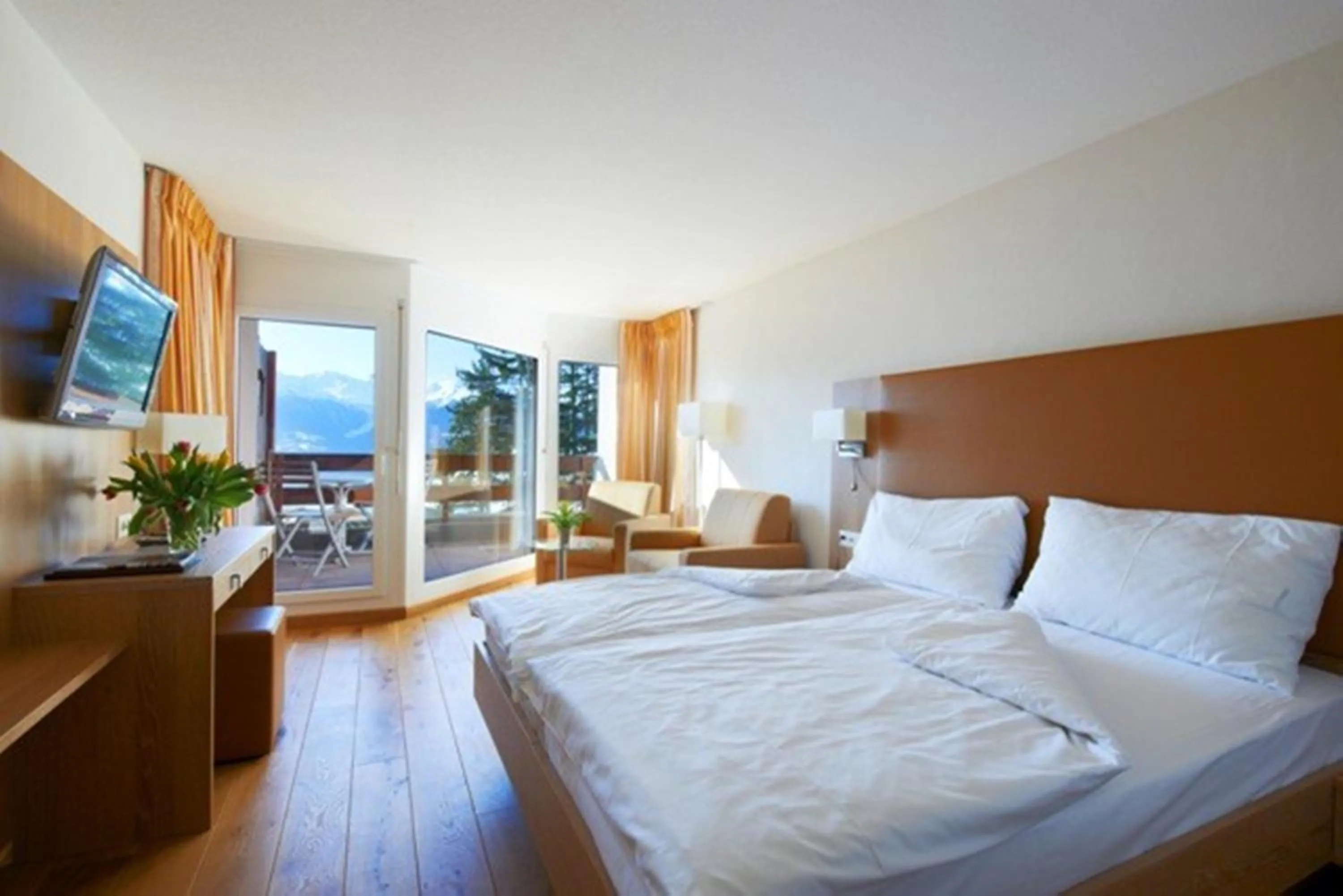 Bedroom, Bed in Hotel Helvetia Intergolf