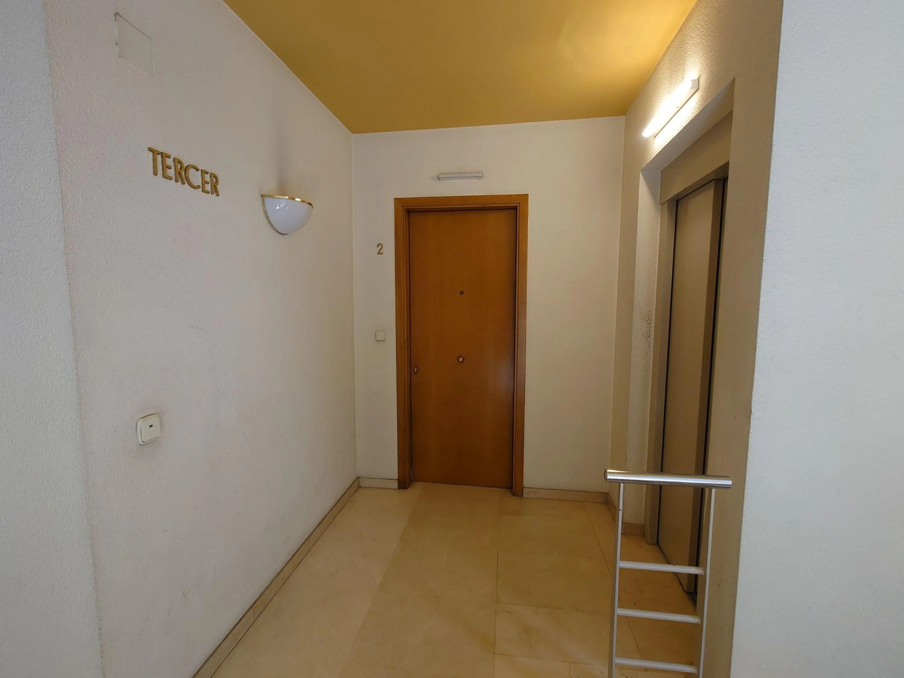 Property building in Bravissimo Plaça de la Independència, Morning Sun