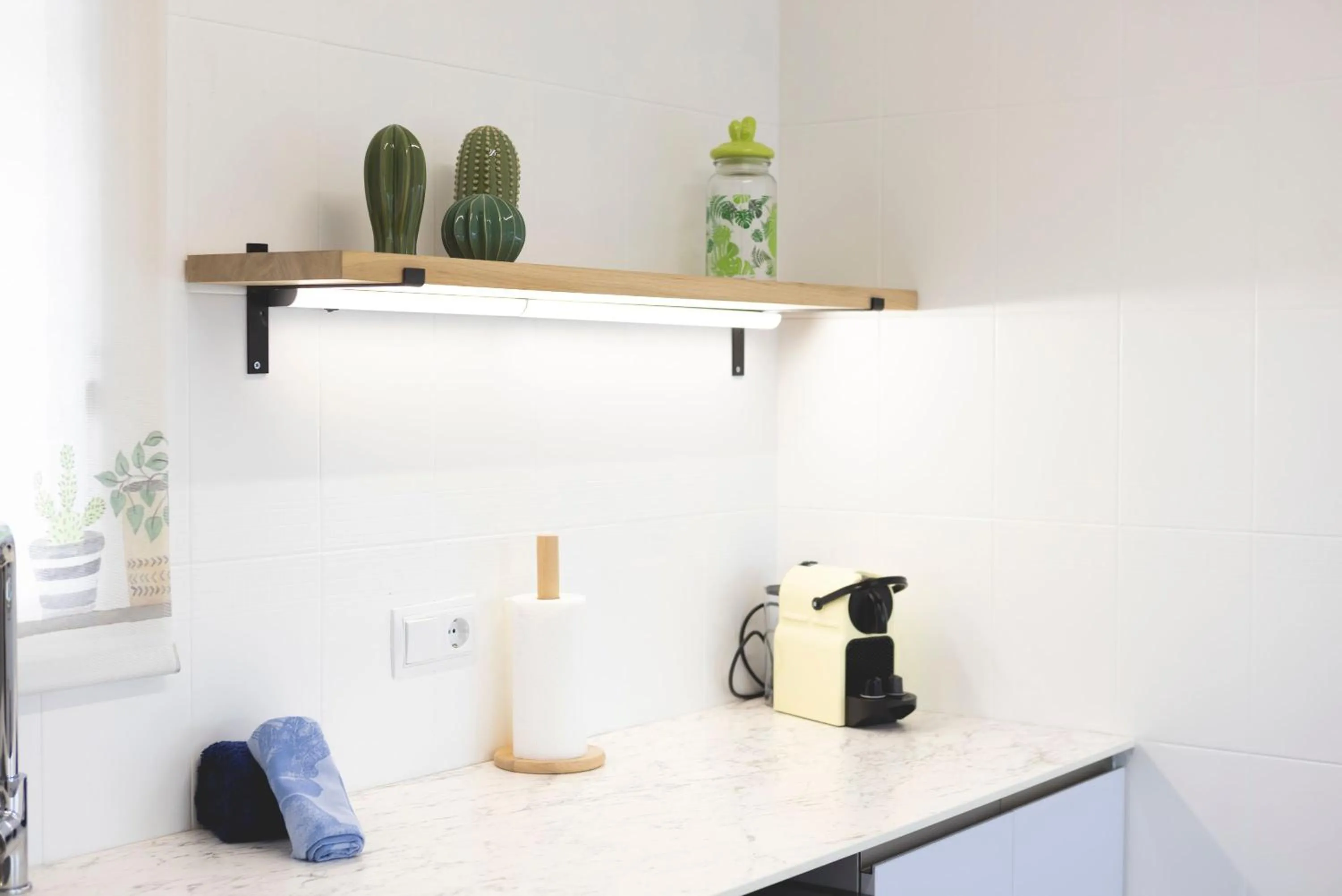 Coffee/tea facilities in Bravissimo Plaça de la Independència, Morning Sun