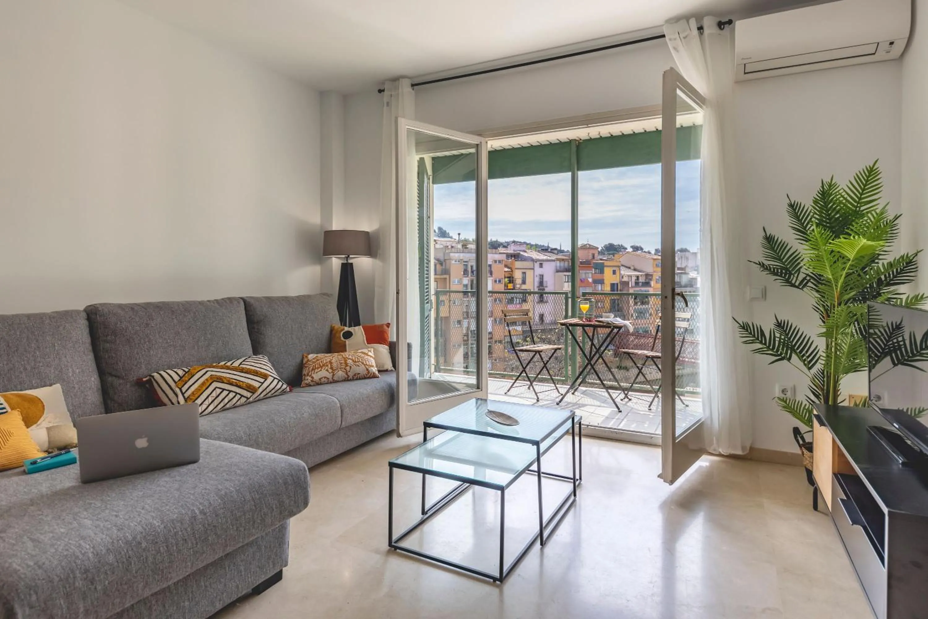 Balcony/Terrace in Bravissimo Plaça de la Independència, Morning Sun
